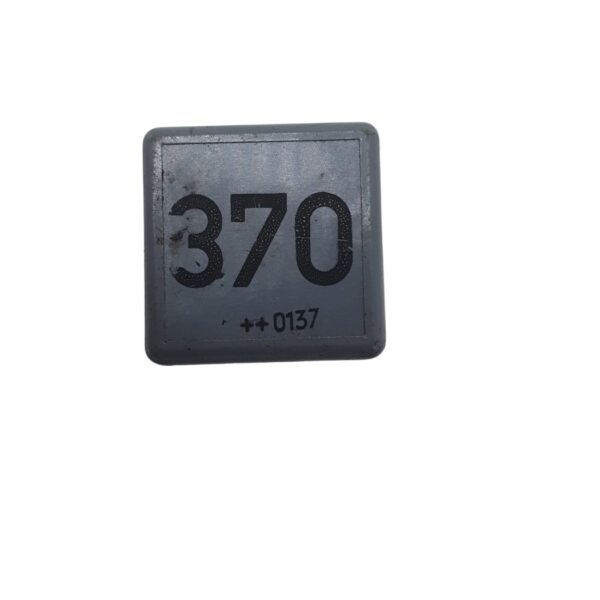 8D0951253 Audi 80, 100, A4, A6 Relais 370