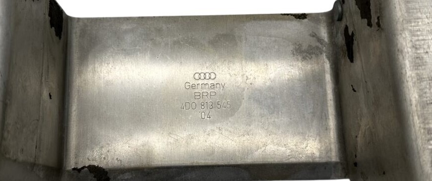 4D0813545 Audi A8 D2 Halterung Zentralverriegelungspumpe – Bild 3