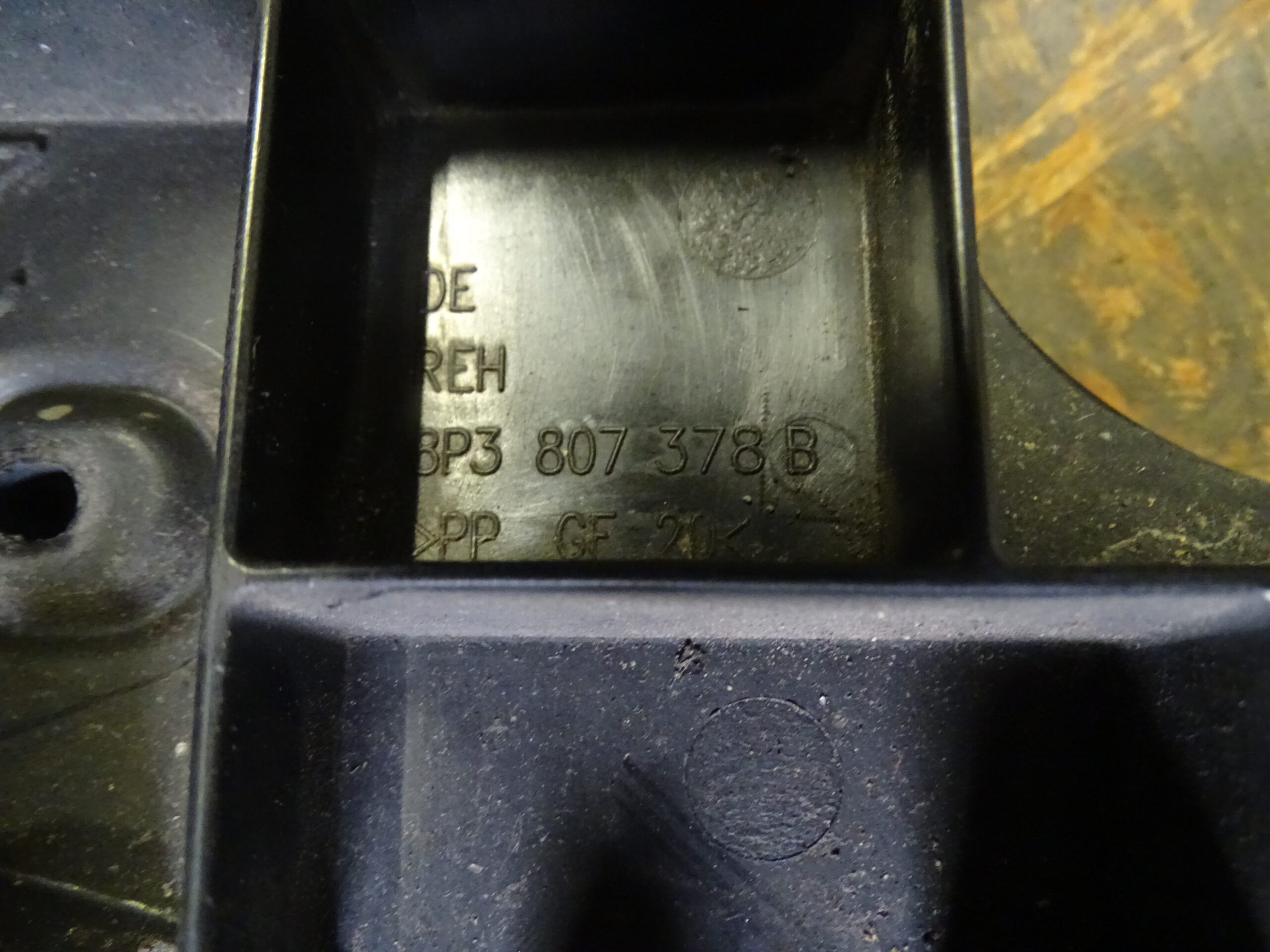 8P3807378B Audi A3 S3 8P Halter Stoßstange 3-Türer Stoßstangenhalter Führungsteil hinten rechts – Bild 3