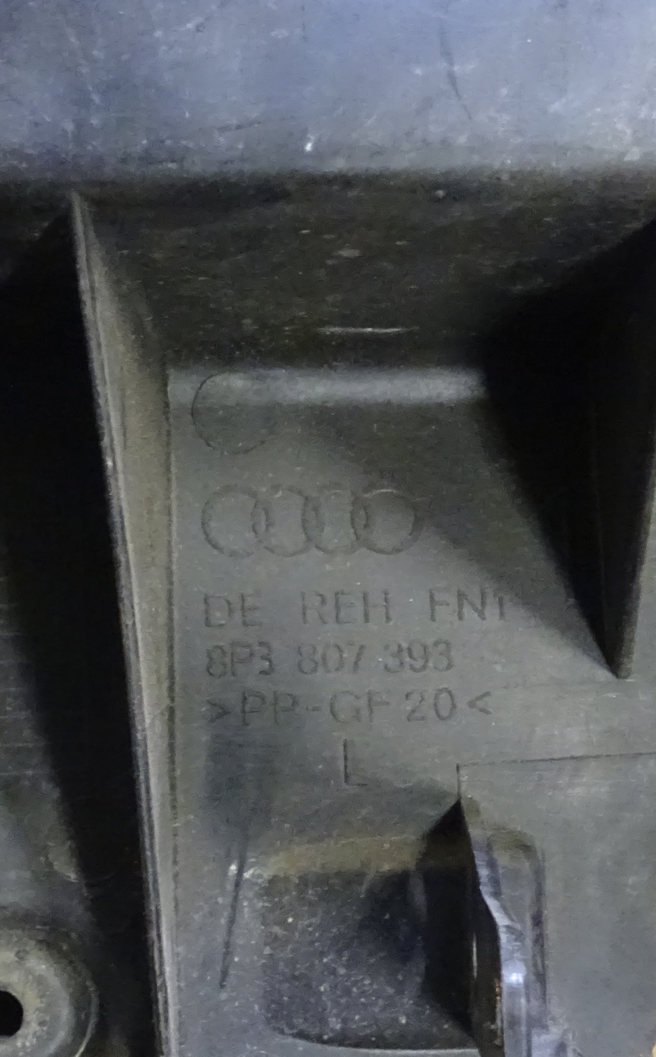 8P3807393 Audi A3 S3 8P Stoßstangenhalter hinten links – Bild 3