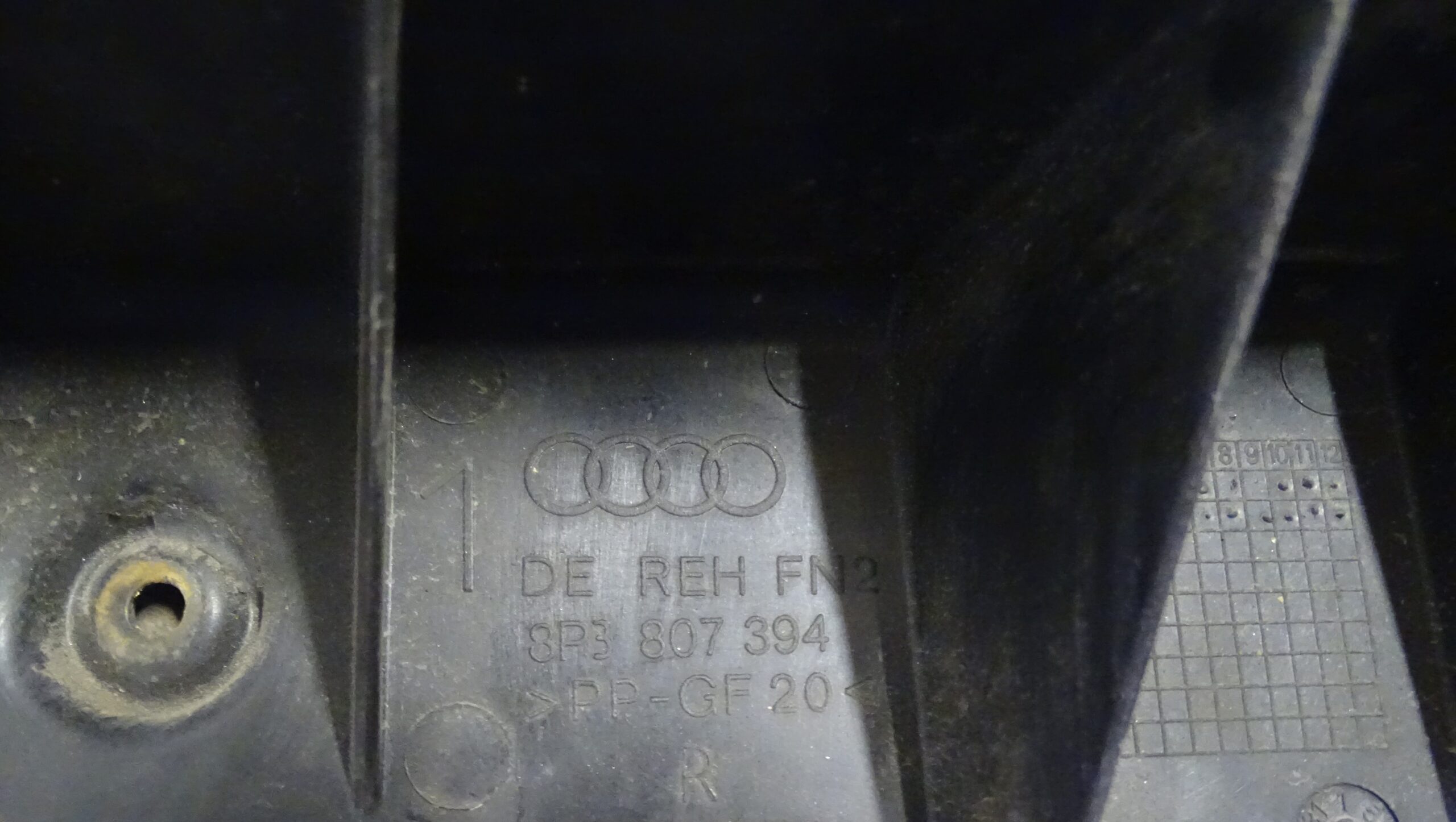 8P3807394 Audi A3 S3 8P Stoßstangenhalter hinten rechts – Bild 3
