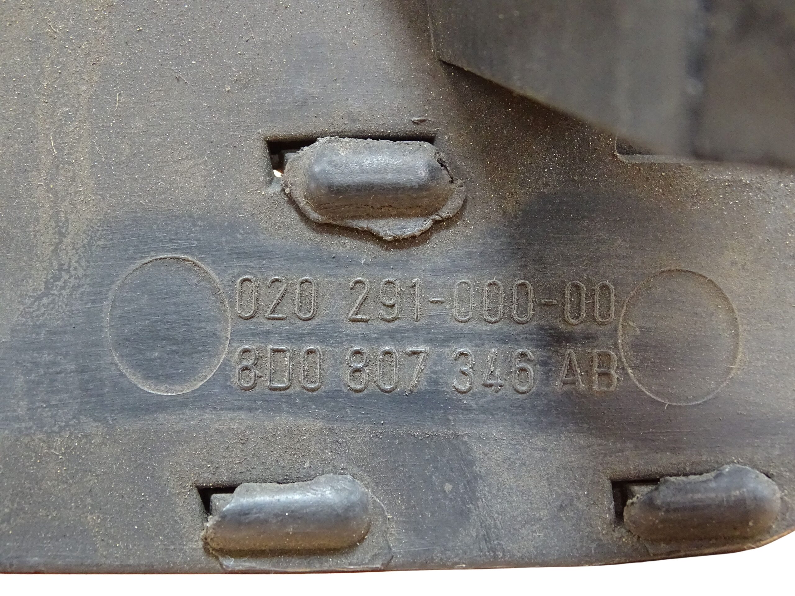 8D0807346AB Audi A4 B5 8D Stoßstangengitter vorne rechts schwarz – Bild 4