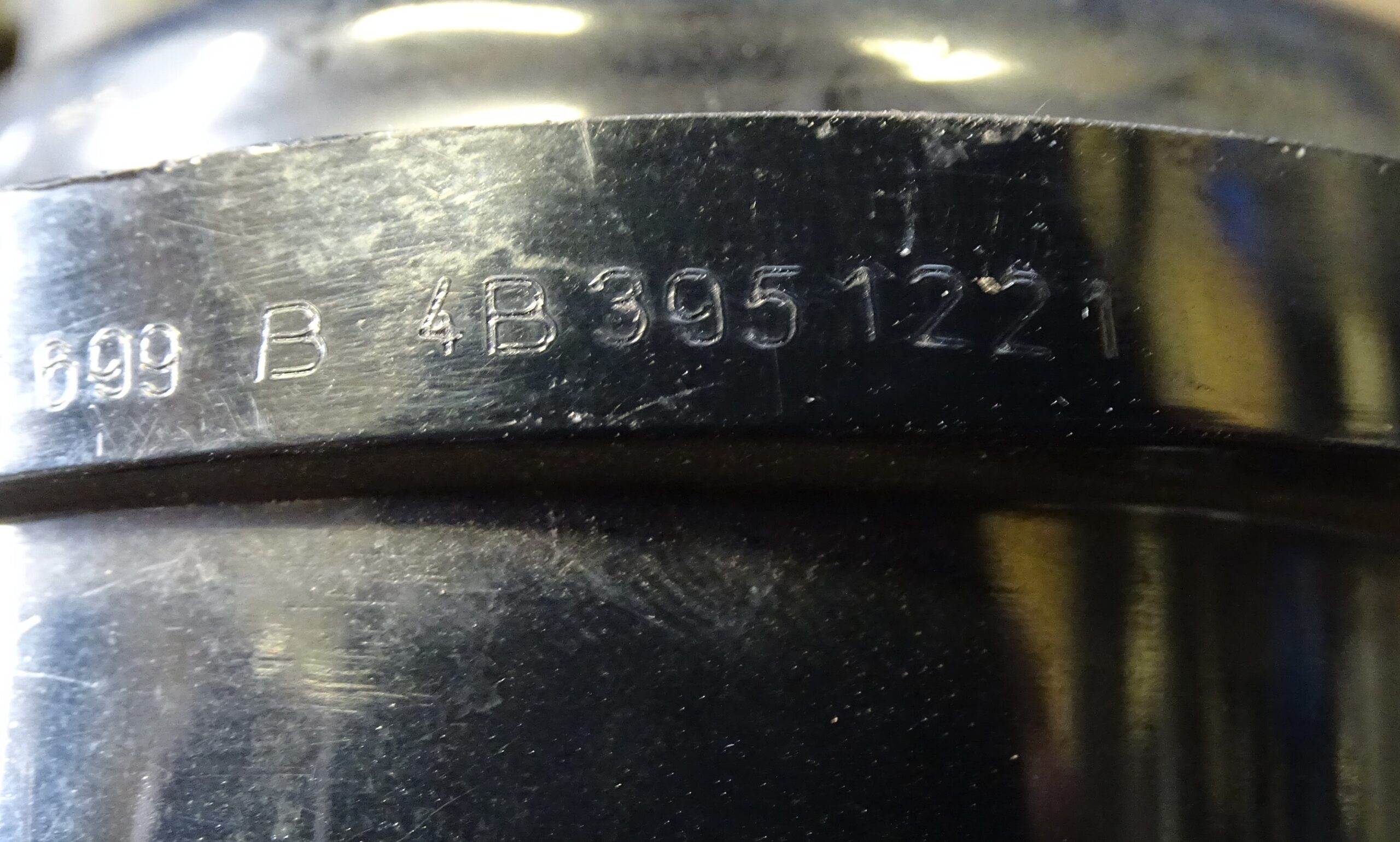 4B3951221 Audi A4 B5 A6 C4 C5 Fanfare Hupe Tiefton – Bild 4