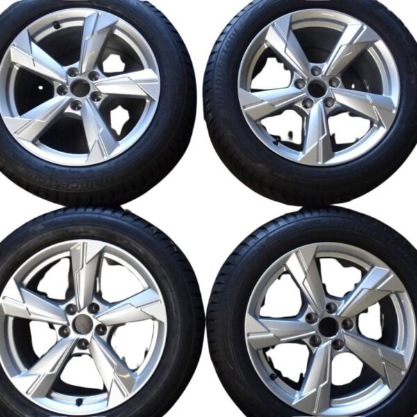 4K0601025D Audi Alufelgensatz 8Jx18 ET39 silber mit Winterreifen 225/55 R18