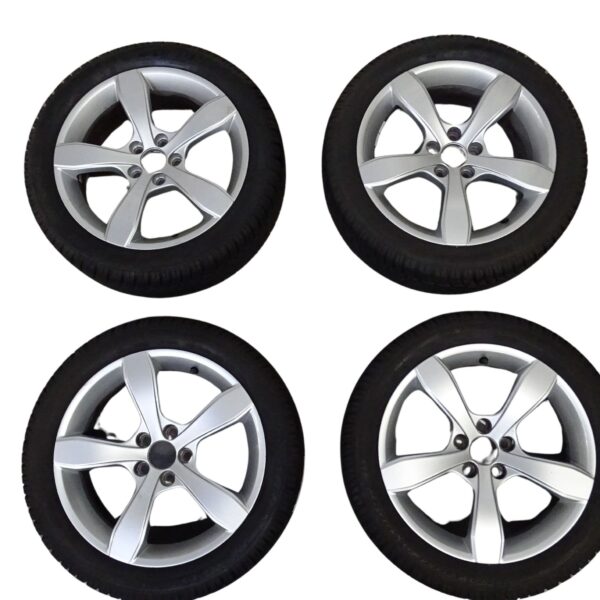 8X0071496 Audi A1 Alufelgen 6Jx16H2 mit Winterreifen 195/50R16
