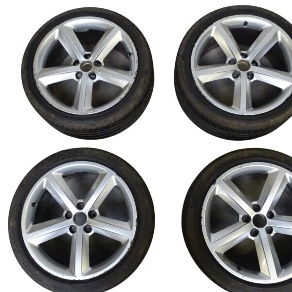 8J0601025M Alufelgen Audi TT 9Jx18H2 ET52 mit Sommerreifen