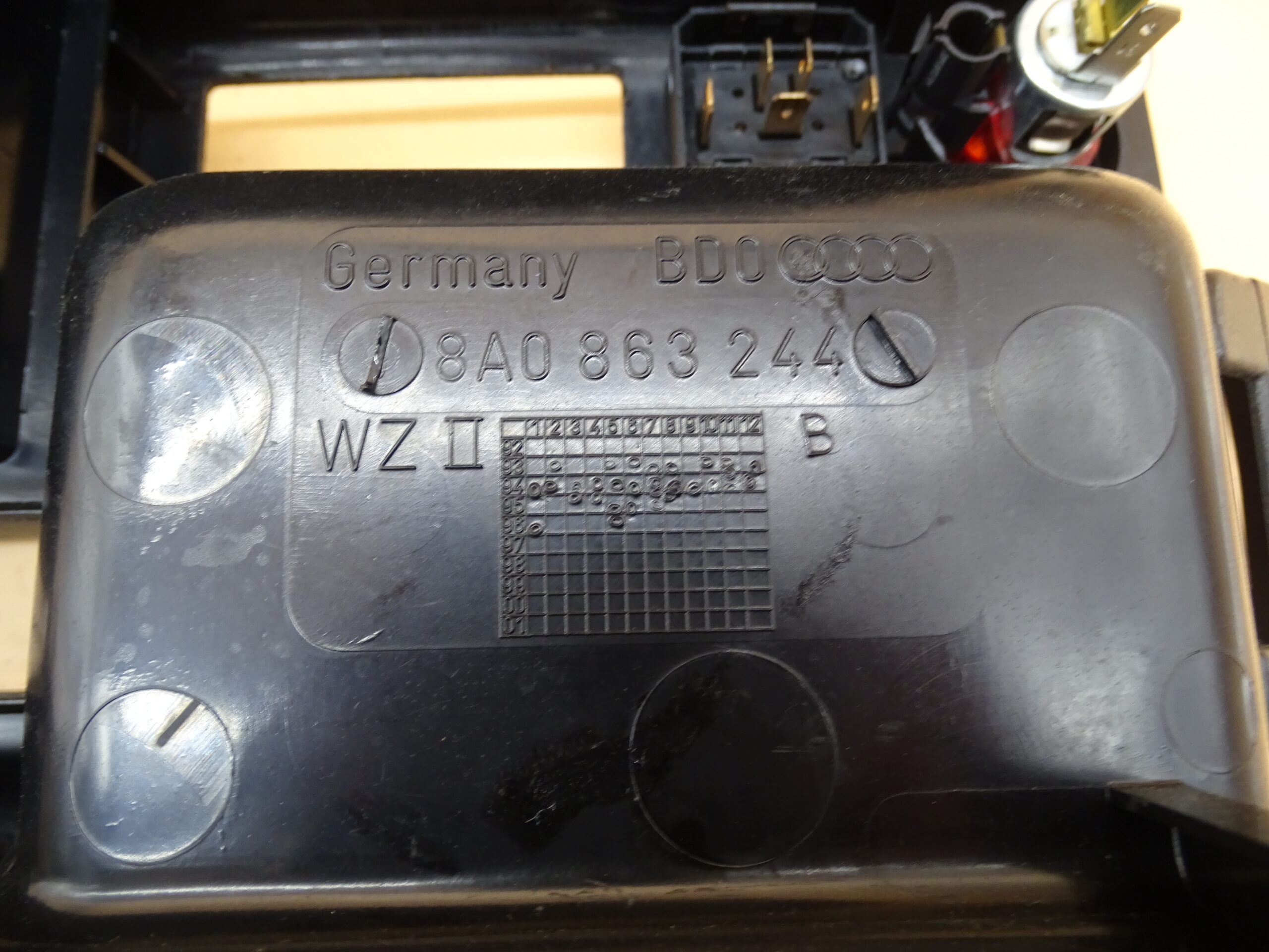 8A0863244B Audi 80 Cabrio Typ89 Mittelkonsole mit Ablagefach elektrische Fensterheber Zigarettenanzünder – Bild 7