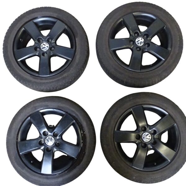 4x 1T0601025M VW Golf 5 6 Golf Plus 6,5x16H2 ET50 mit Narbendeckel und Winterreifen