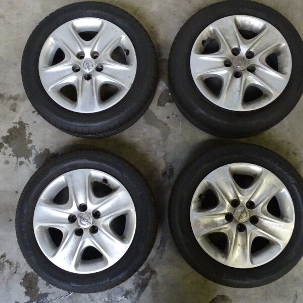 4x Opel Astra Stahlfelgen 6Jx16H2 ET40 mit Radkappen und Sommerreifen