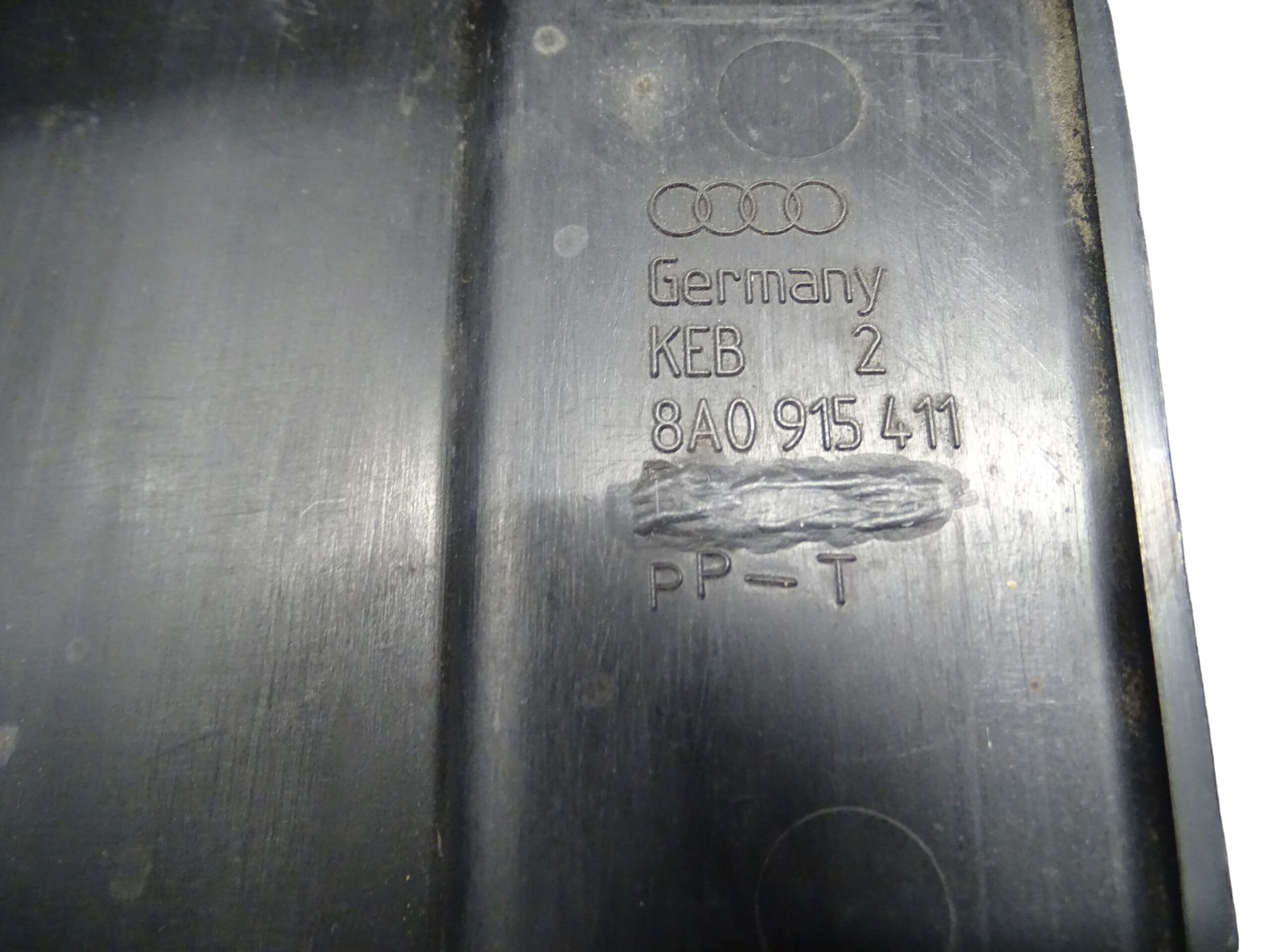 8A0915411 Audi 80 B4 Cabrio Coupe Typ89 4/6 Zylinder Abdeckung Batterie B-Ware – Bild 4