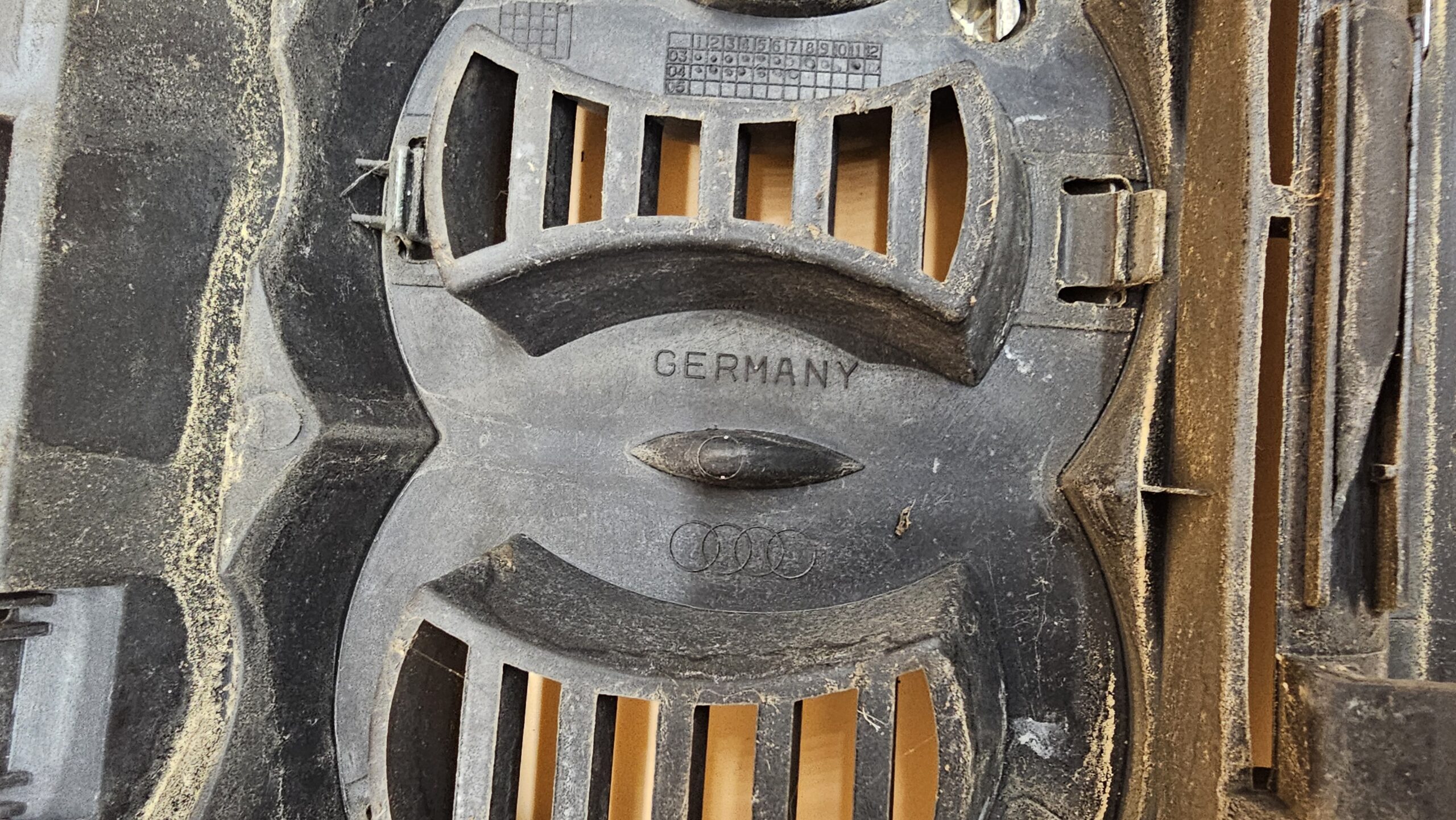 4B0853651F AUDI A6 Avant 4B C5 Kühlergrill Frontgrill – Bild 9