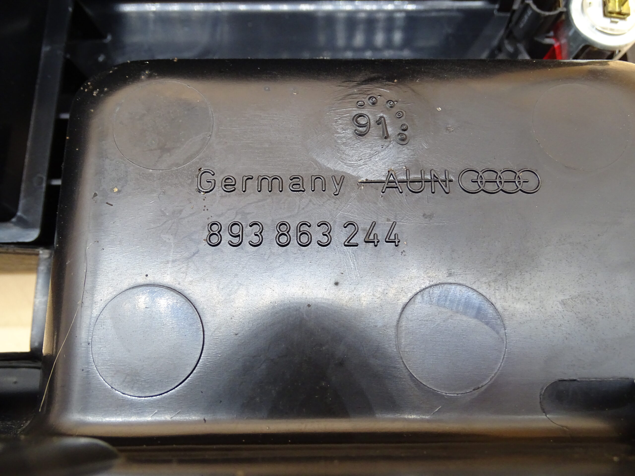 893863244 Audi 80 90 B3 B4 Coupe Typ89 Mittelkonsole mit Ablagefach Zigarrettenanzünder B-Ware – Bild 12