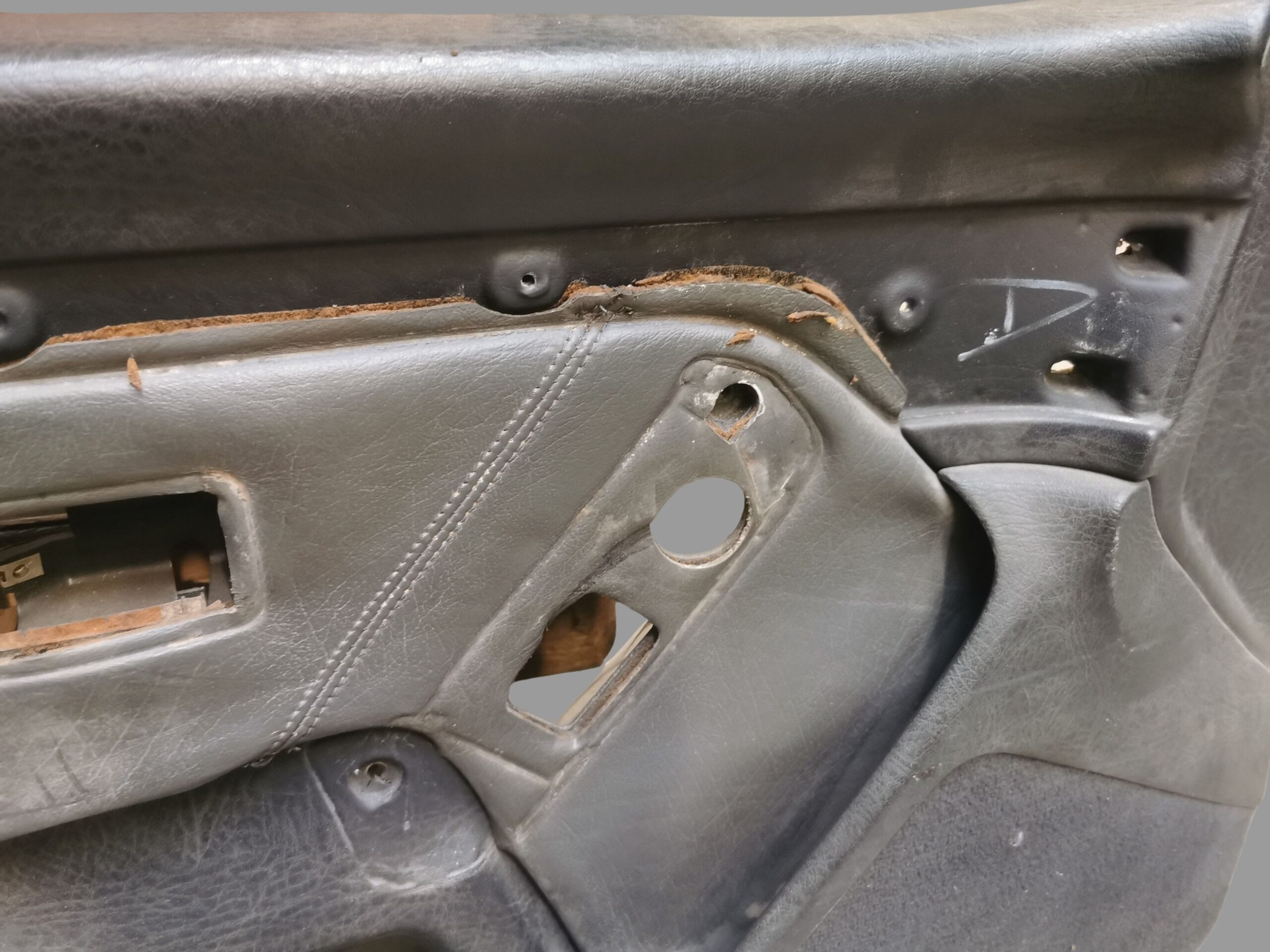 8G0867105A Audi 80 Cabrio Typ 89 Türverkleidung vorne Links Leder Grau – Bild 4