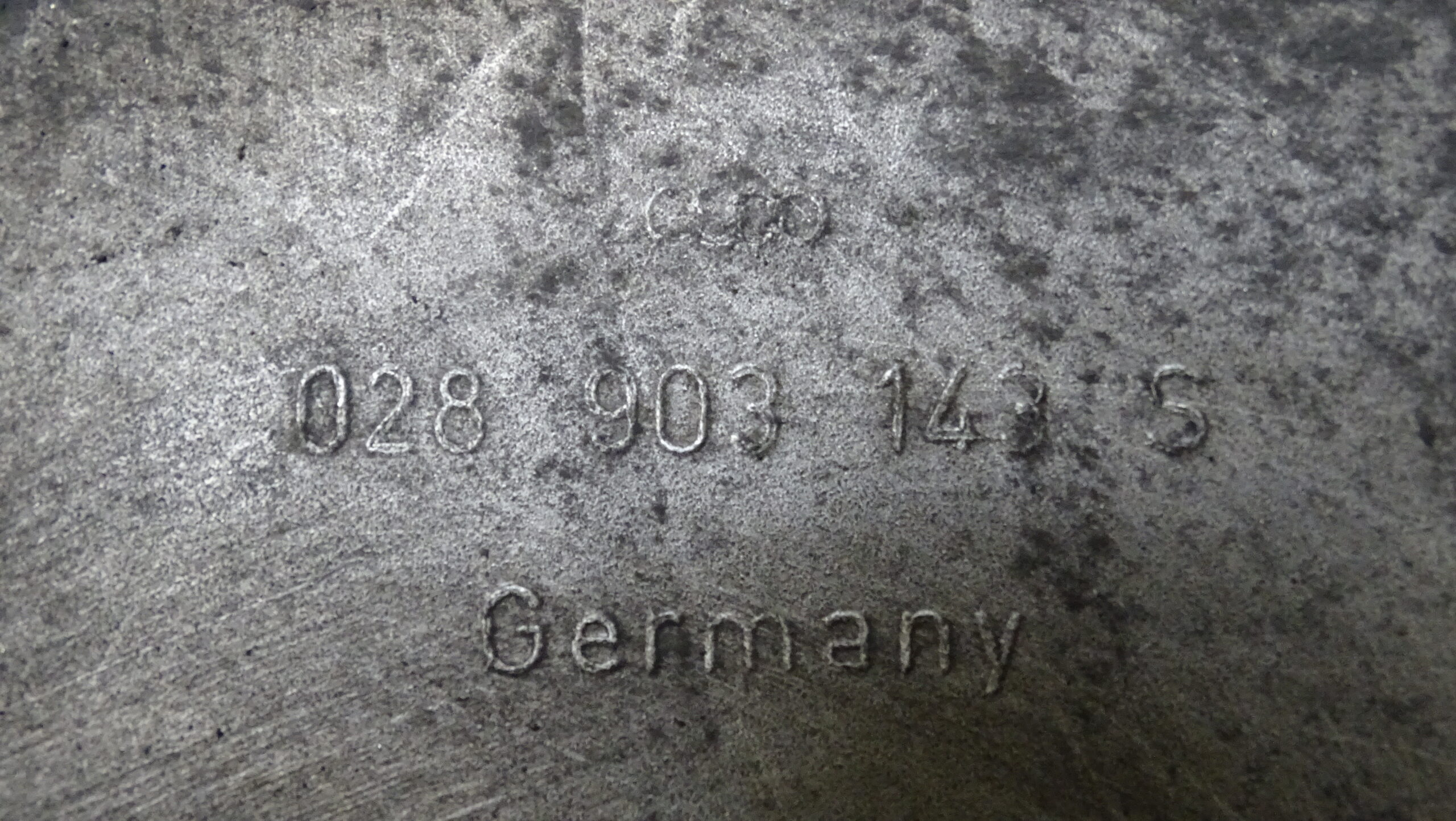 028903143S Audi 80 90 S2 B4 Halterung Lichtmaschine Lichtmaschinenhalterung Träger – Bild 10