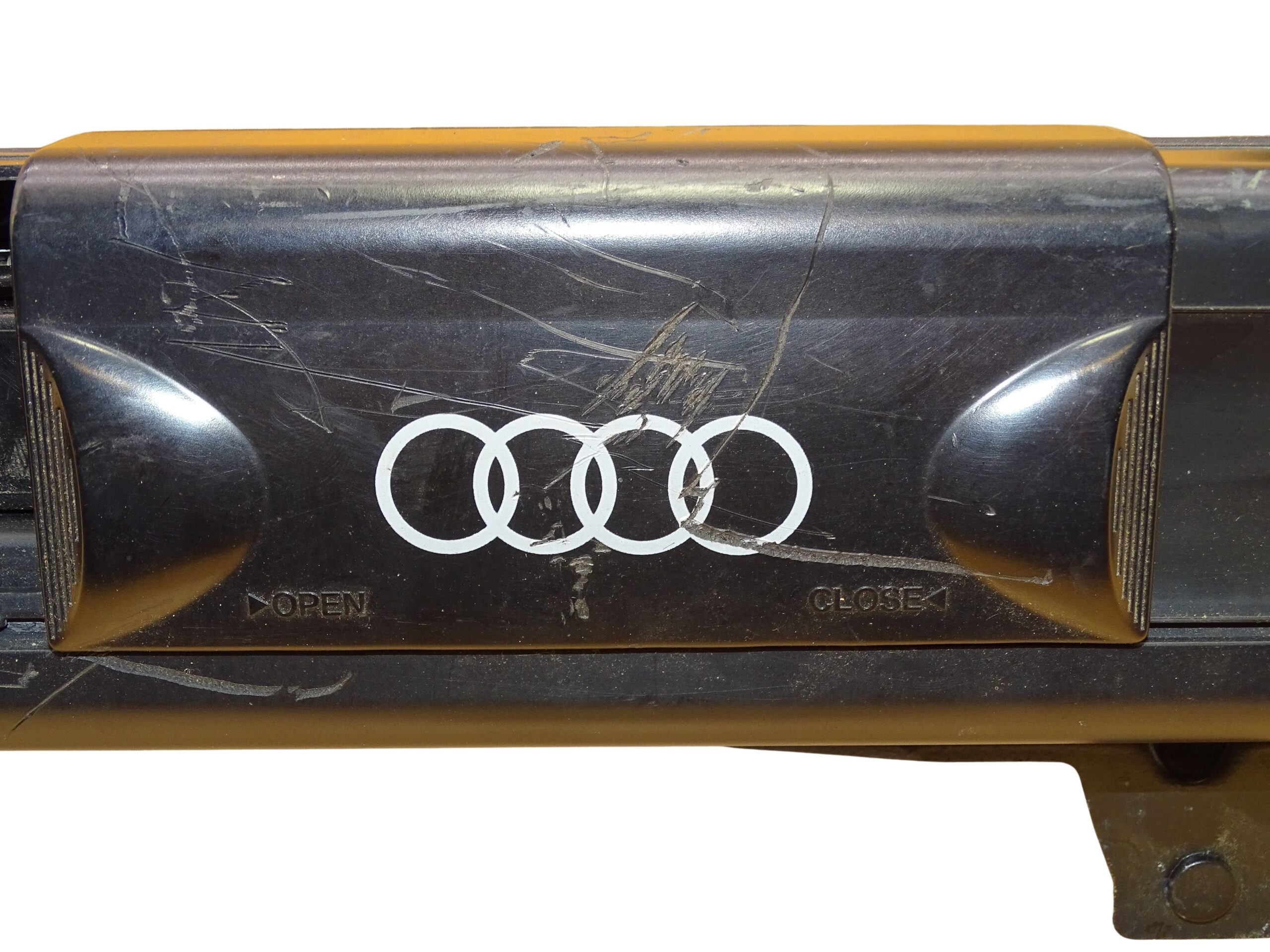 4D0035111 Audi 80 Typ 89 Cabrio A4 B5 A6 C4 A8 D2 6-fach CD-Wechsler – Bild 9