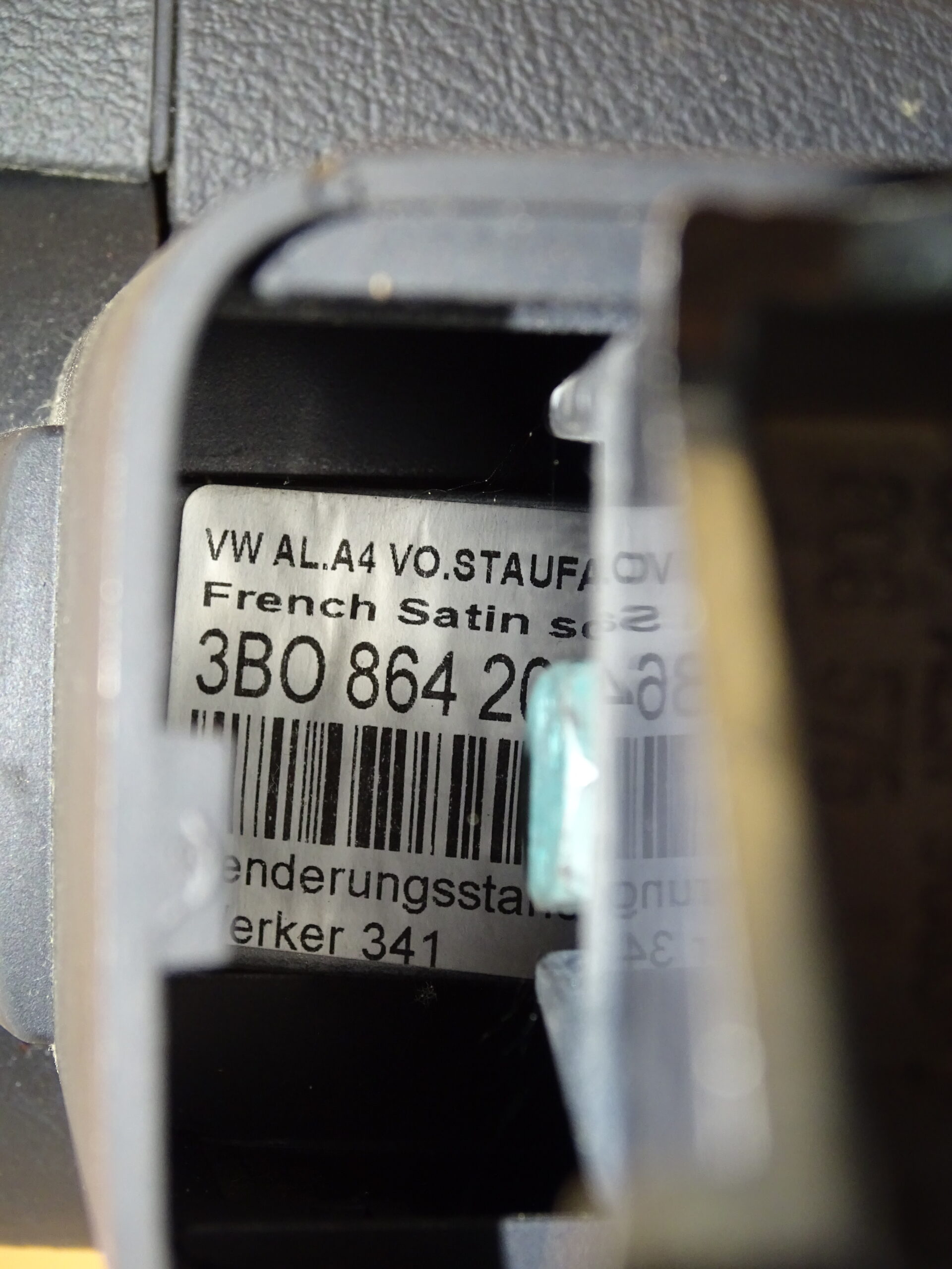 3B08764209A / 3B0867173 VW Golf 4 IV Armlehne Mittelarmlehne Mittelkonsole Aufbewahrung – Bild 15