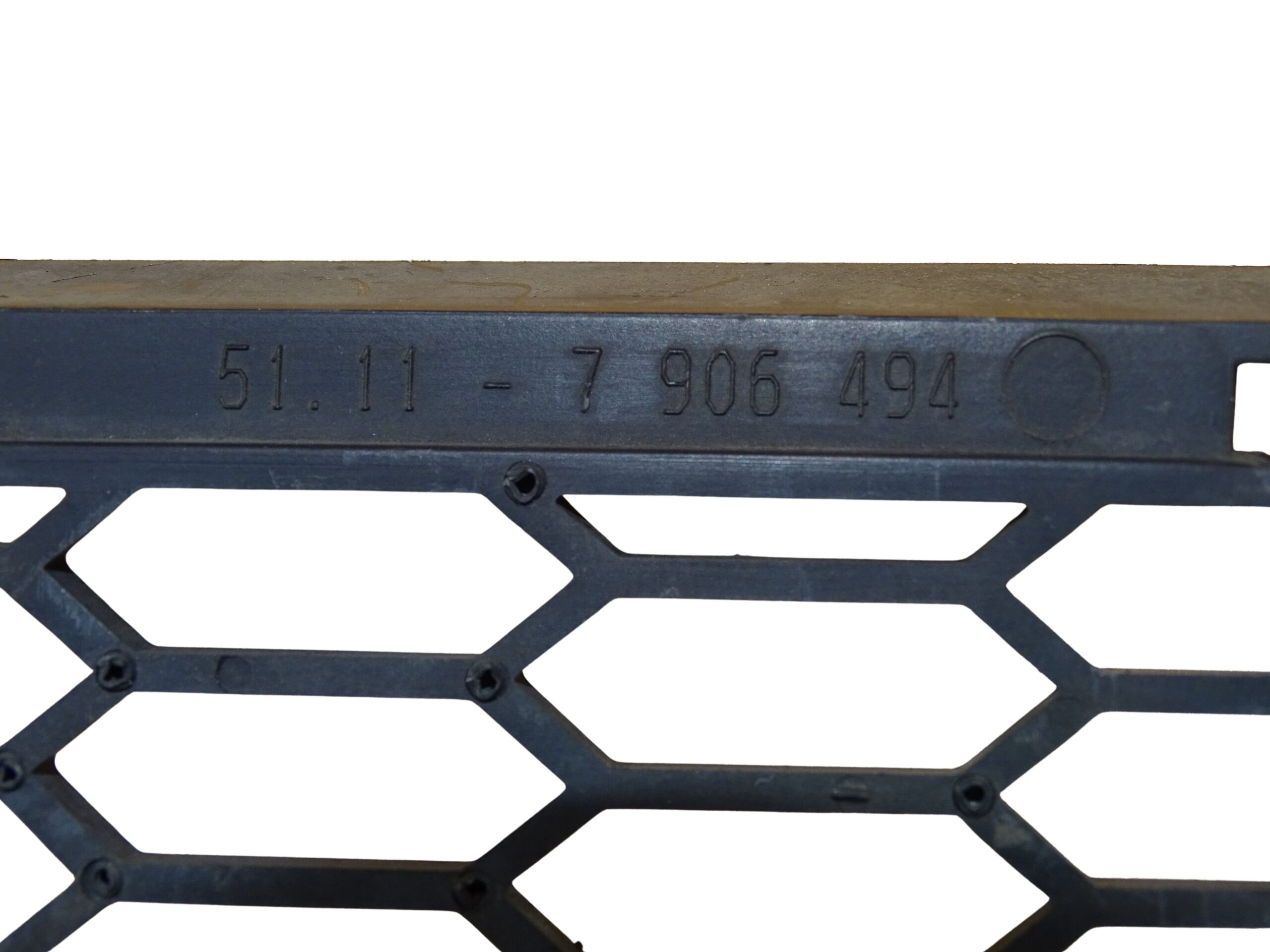 51.11-7906494 BMW Serie 3 320D S Maske Gitter Stoßfänger Stoßstangengitter Vorne Mitte – Bild 6
