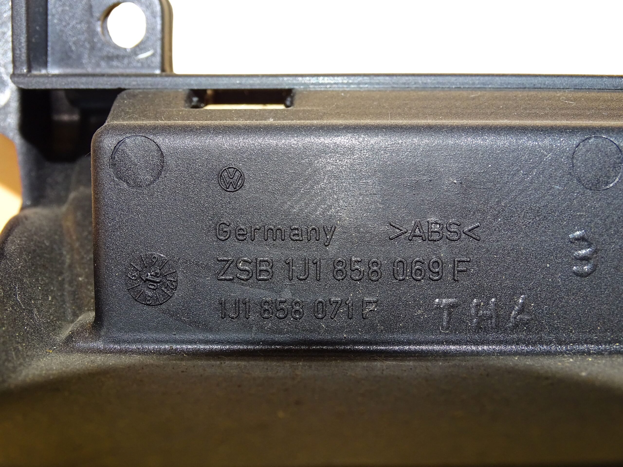 1J1858069F / 1J1858071F VW Golf 4 IV Verkleidung mit Radio Getränkehalter Becherhalter – Bild 14