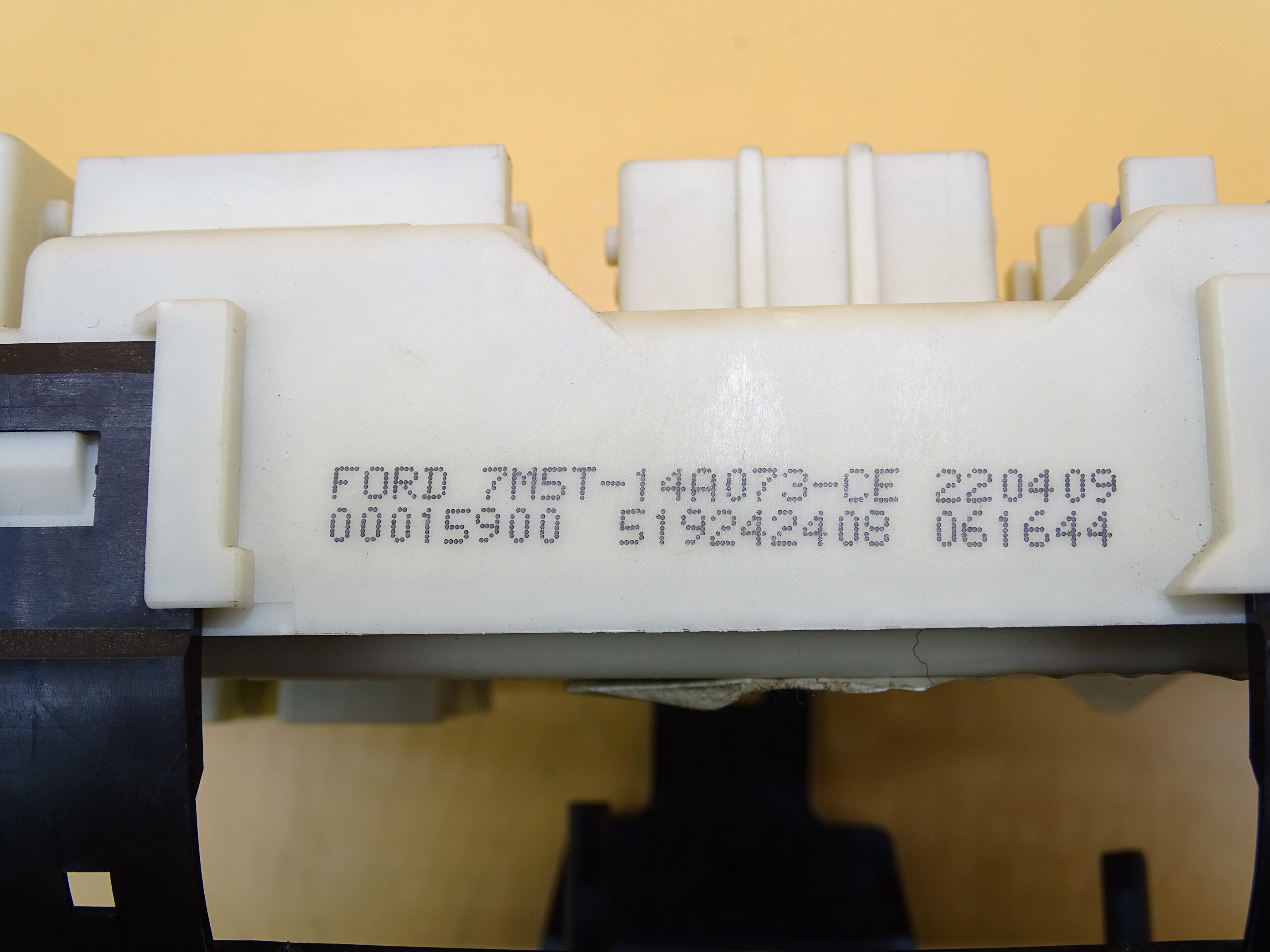 7M5T-14A073-CE Ford Focus MK2 II Steuergerät Batterie Bordnetz Sicherungskasten Relais-Box – Bild 8
