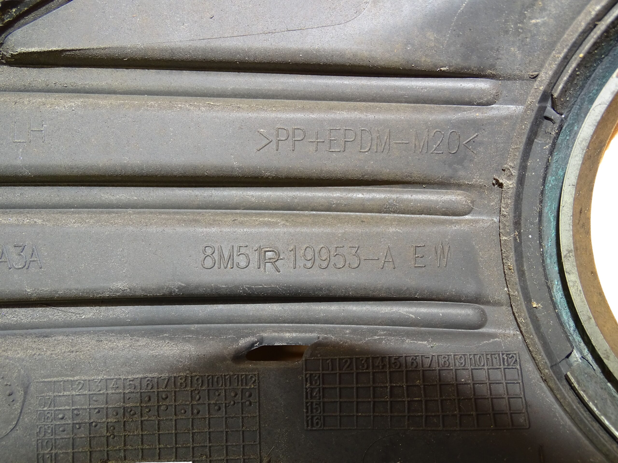 8M51-19953-A Ford Focus MK 2 II Nebelscheinwerfer Blende Stoßstangenblende vorne links – Bild 6