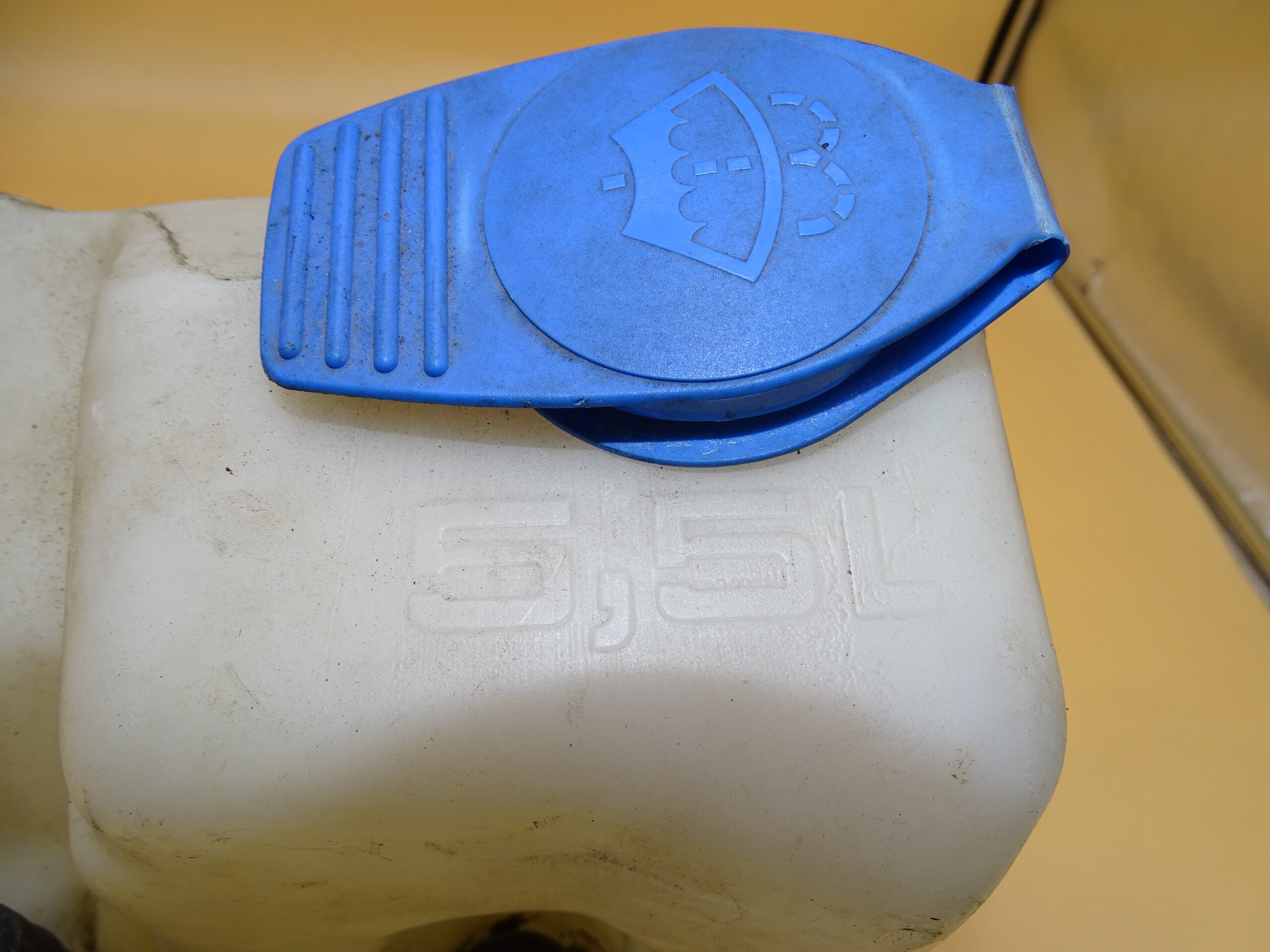 1J0955453K/L Audi A3 8L VW Golf 4 Bora Wischwasserbehälter Wasserbehälter mit Pumpe 5,5 Liter – Bild 4