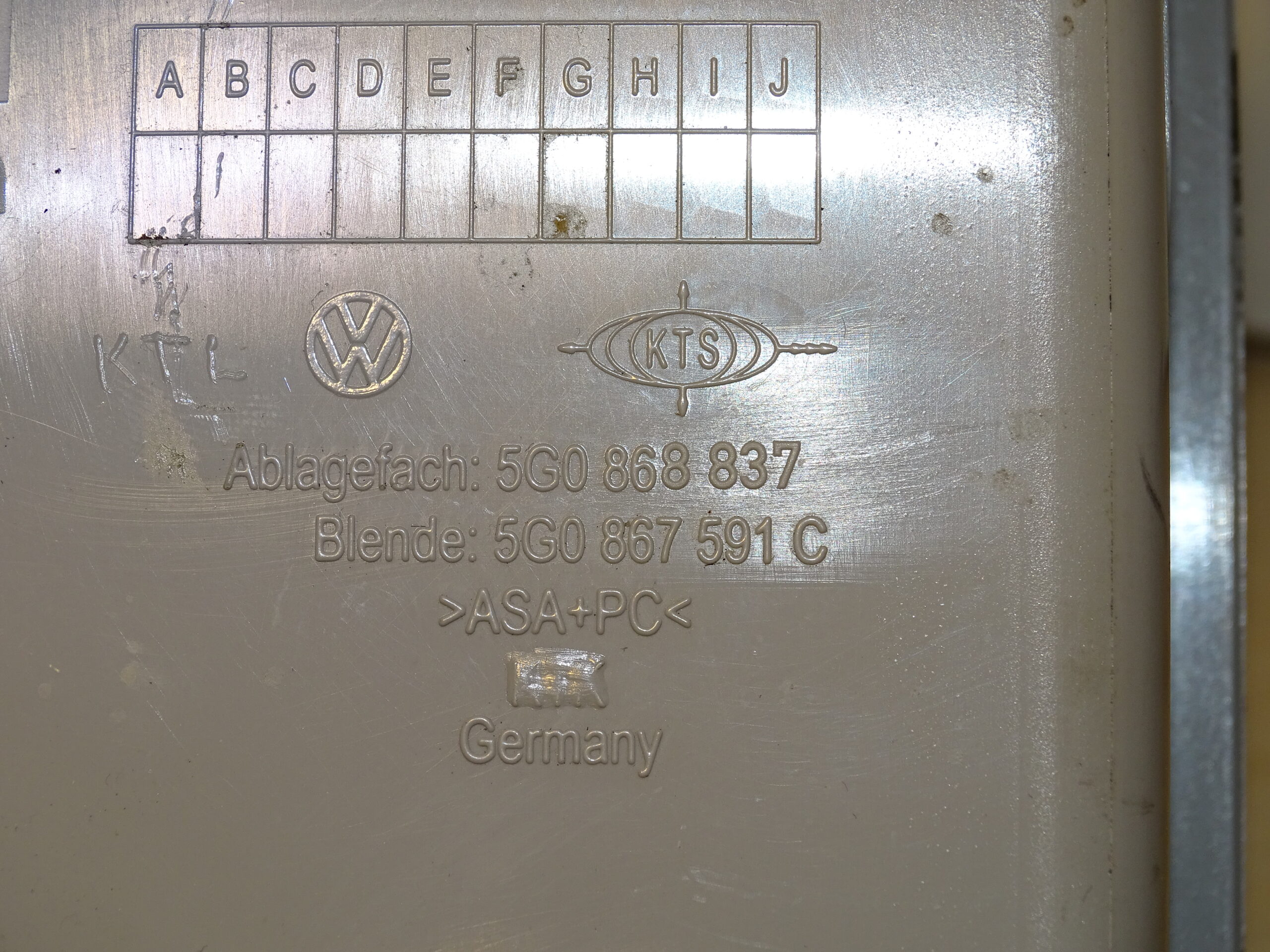 5G0868837 VW Passat B8 Variant 3G I Bedieneinheit Dachkonsole Ablagefach Sonnenbrillenfach – Bild 10