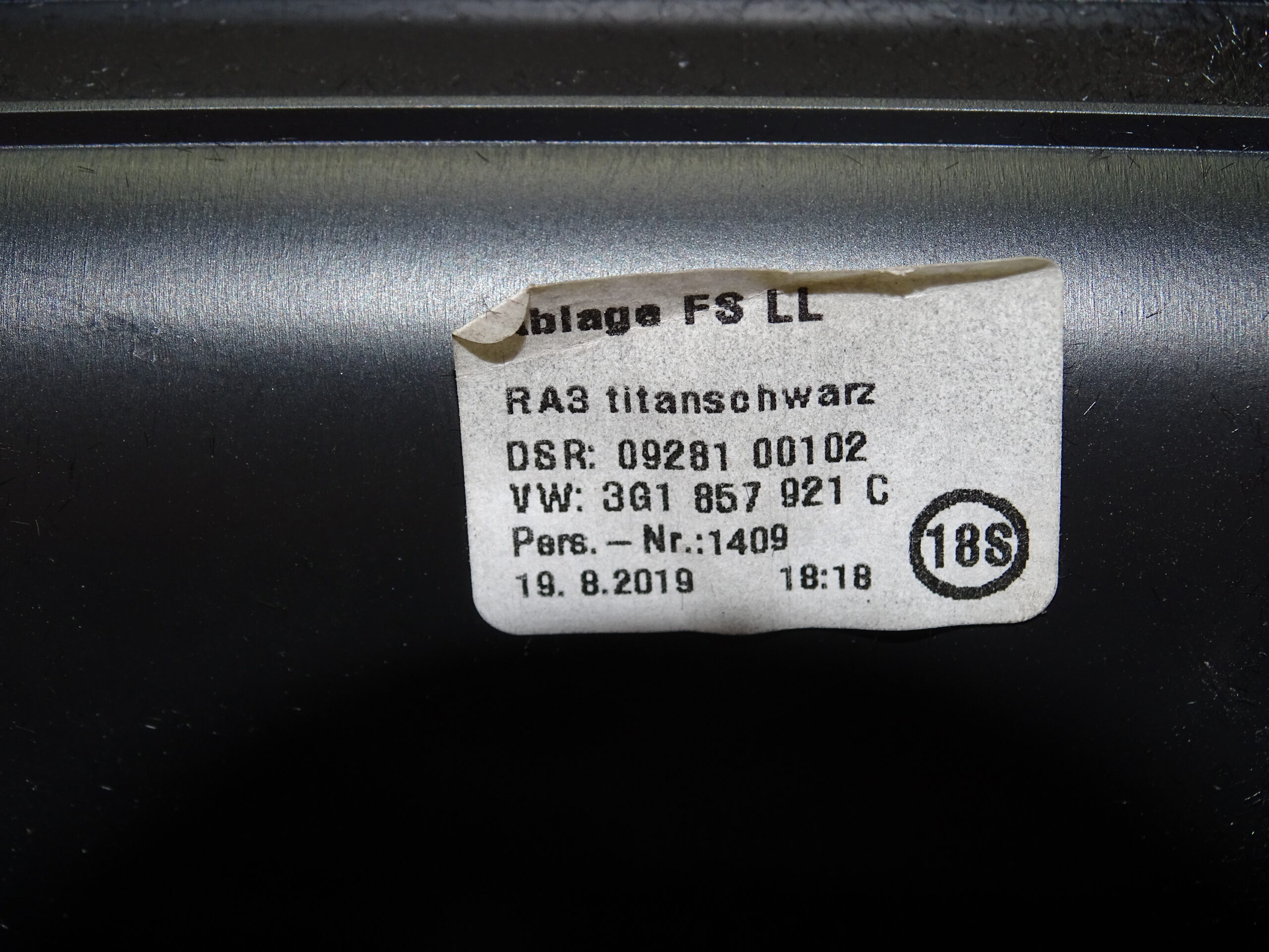 3Q1857921C VW Passat B8 Limousine Armaturenbrett links Handschuhfach Handschuhkasten Ablage Ablagefach Links – Bild 7