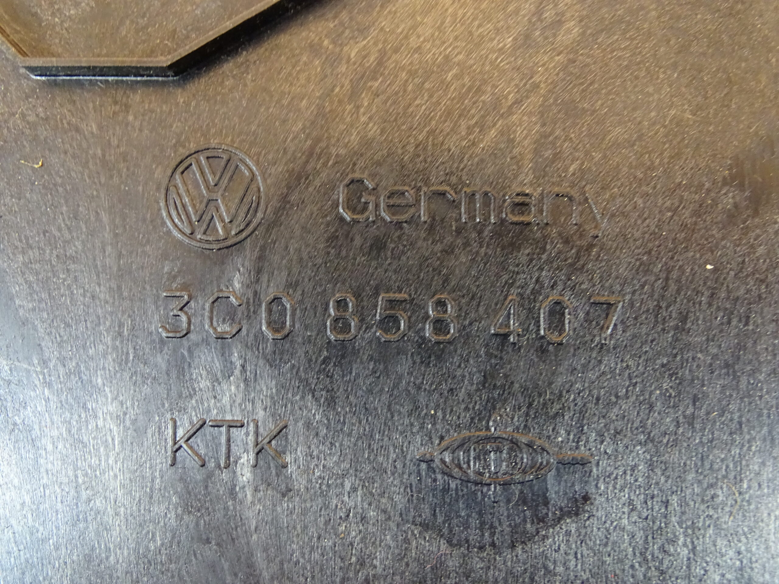 3C0858407 VW Passat B6 3C Ablagefach Mittelkonsole Armaturenbrett Staufach Fach Warnblinkschalter Holzoptik – Bild 8
