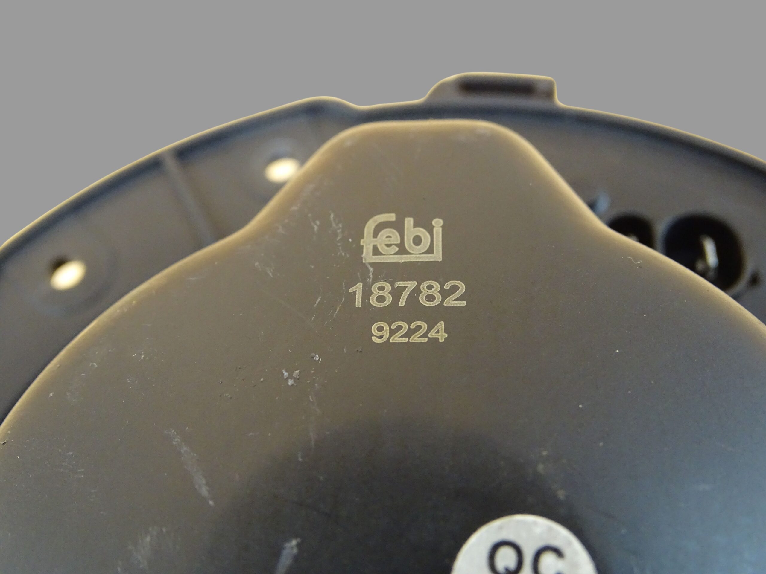 1K1819015 / febi187829224 Audi A3 Skoda Octavia VW Golf 5 Passat 3C Gebläsemotor Heizungsgebläse Innenraumgebläse – Bild 4