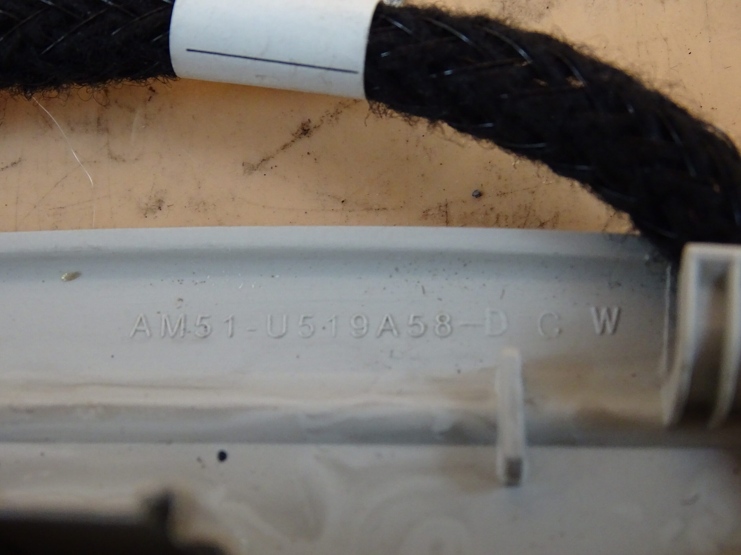 AM51-U519A58-DCW Ford Focus MK III Temperaturfühlerhalter Klimaanlage – Bild 3