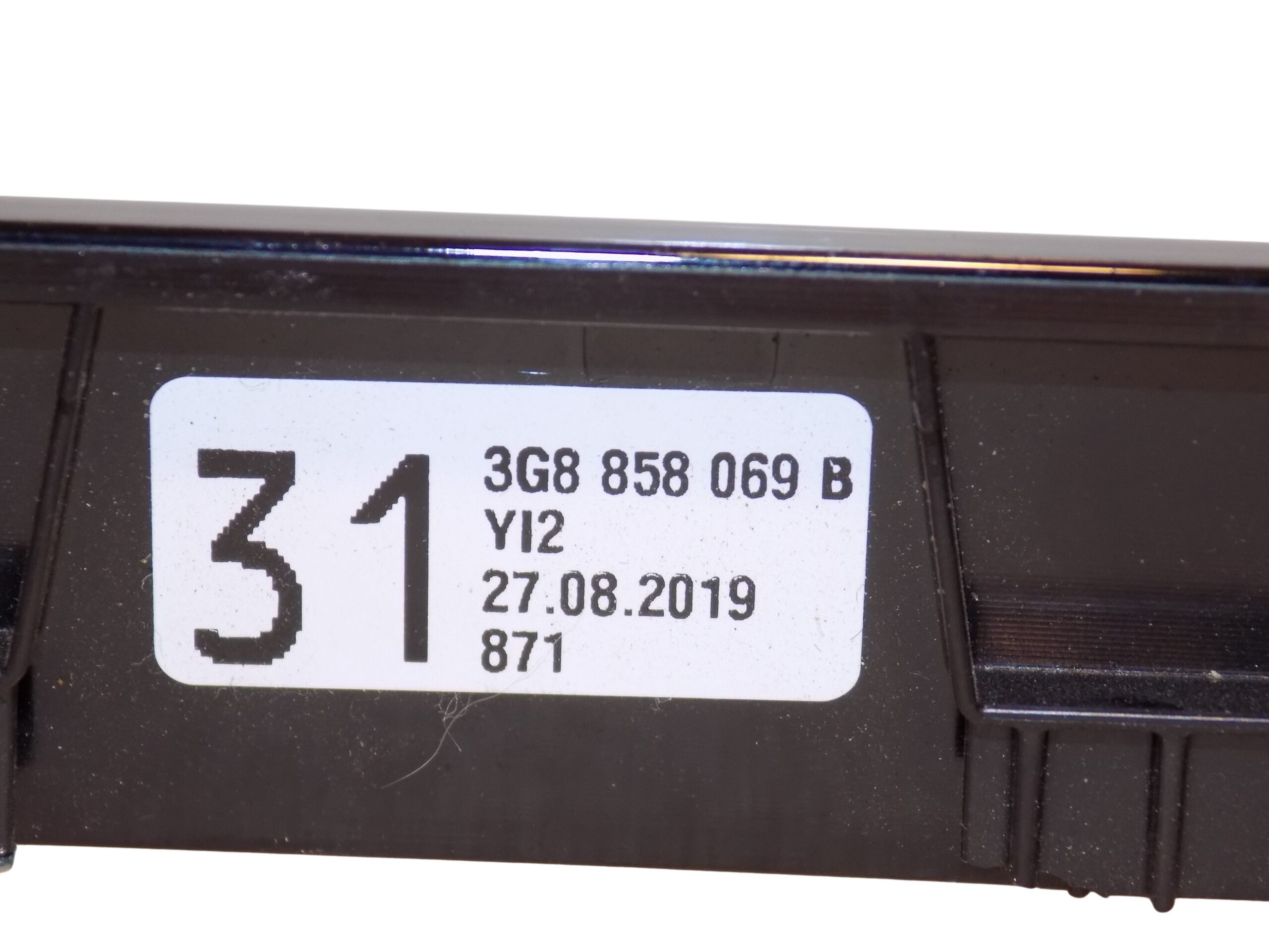 3G8858069B VW Passat B8 Arteon Radiobildschirmrahmen Verkleidung Einbaurahmen Schwarz Glänzend – Bild 7