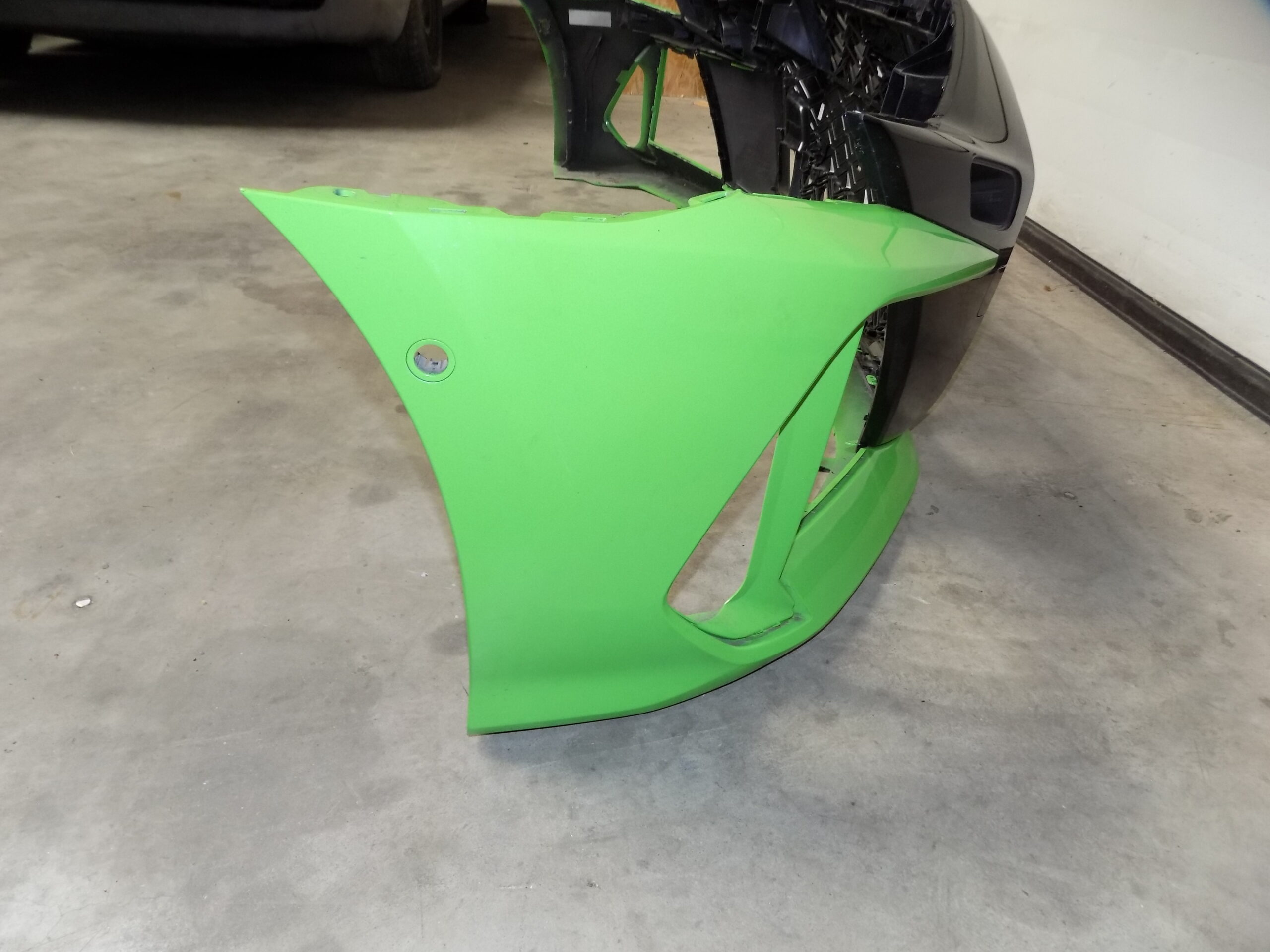 8Y0807725A + 8Y0853651AG Audi RS3 8Y Stoßstange Wabengitter Front Bumper vorne Kyakami Grün 4378 (Farbcode:LZ6A) – Bild 2