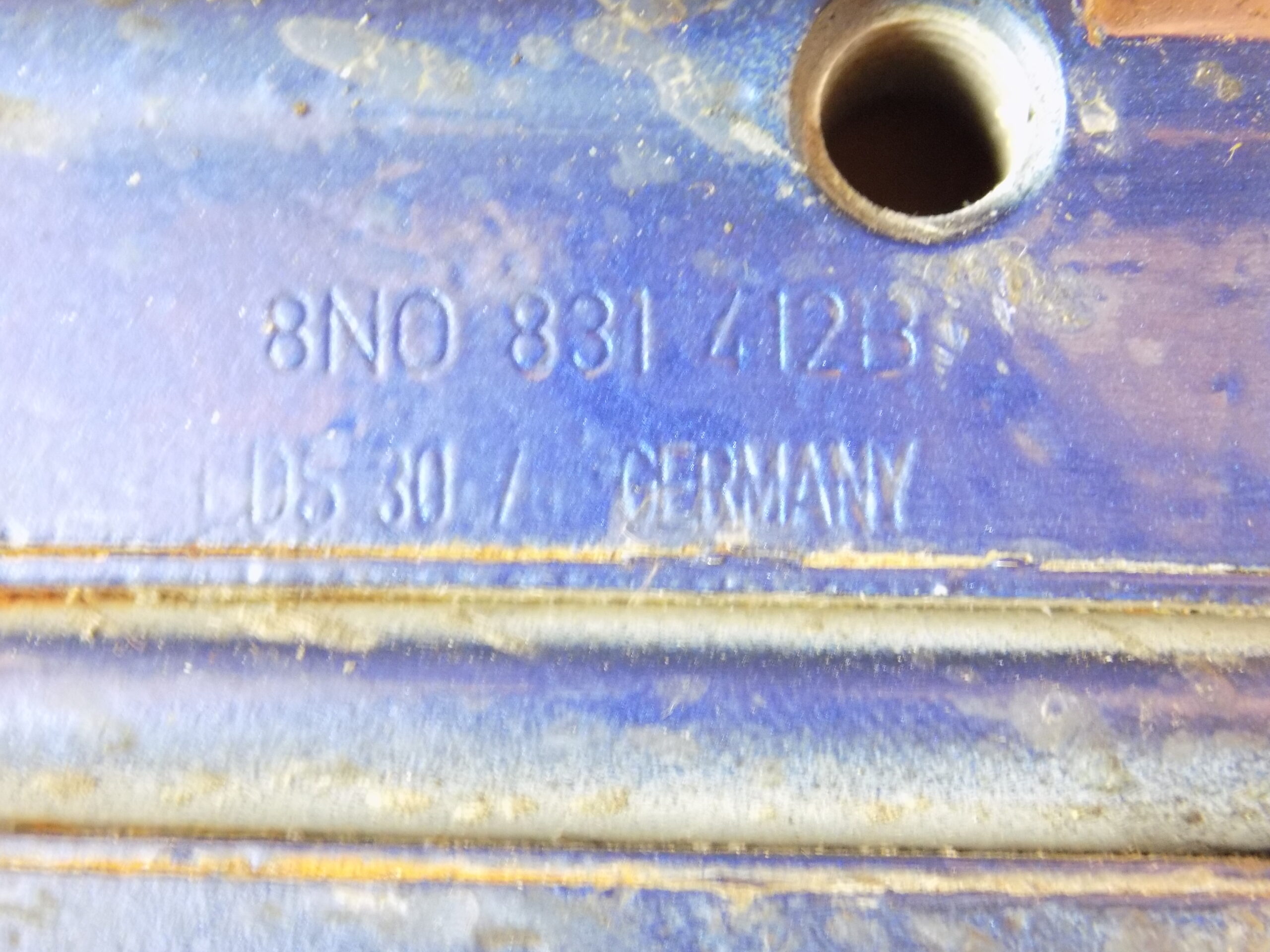 8N0881412B Audi A4 8E2 B6 Türscharnier vorne rechts – Bild 5
