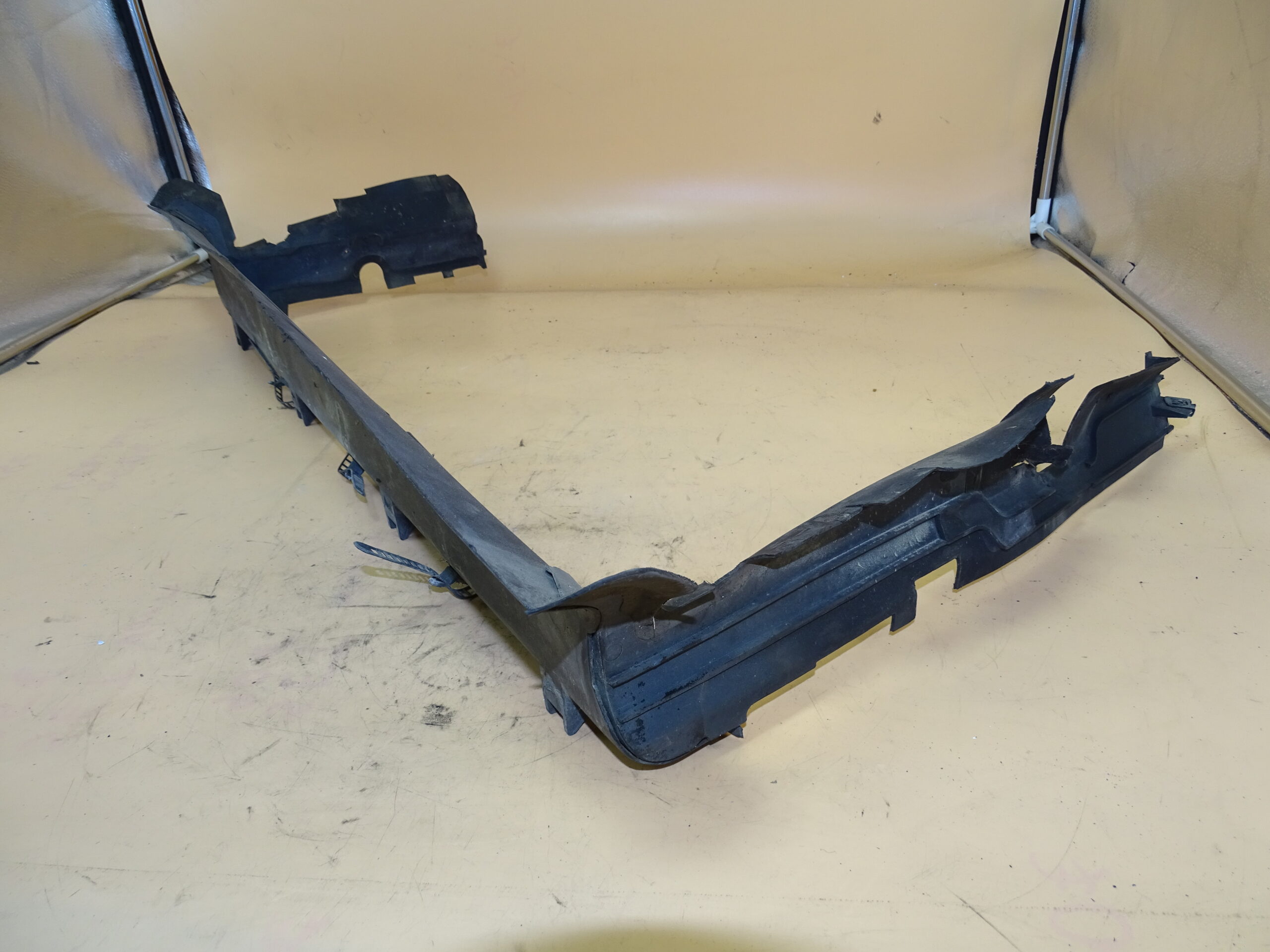 895121281A Original Audi Cabrio Coupe Typ 89 Luftführung Abdeckung Stoßstange vorne – Bild 3