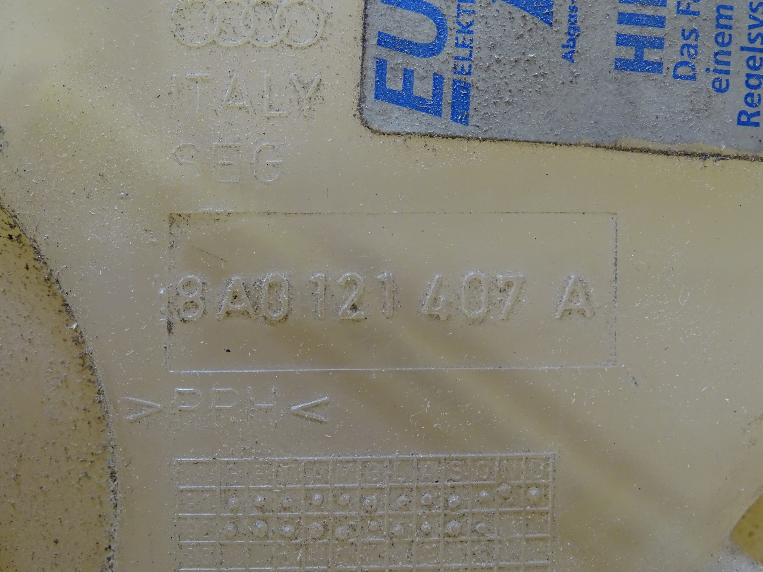 8D0121407A Audi 80 90 S2 B4 Kühlwasserbehälter Ausgleichsbehälter Kühlflüssigkeitsbehälter – Bild 5