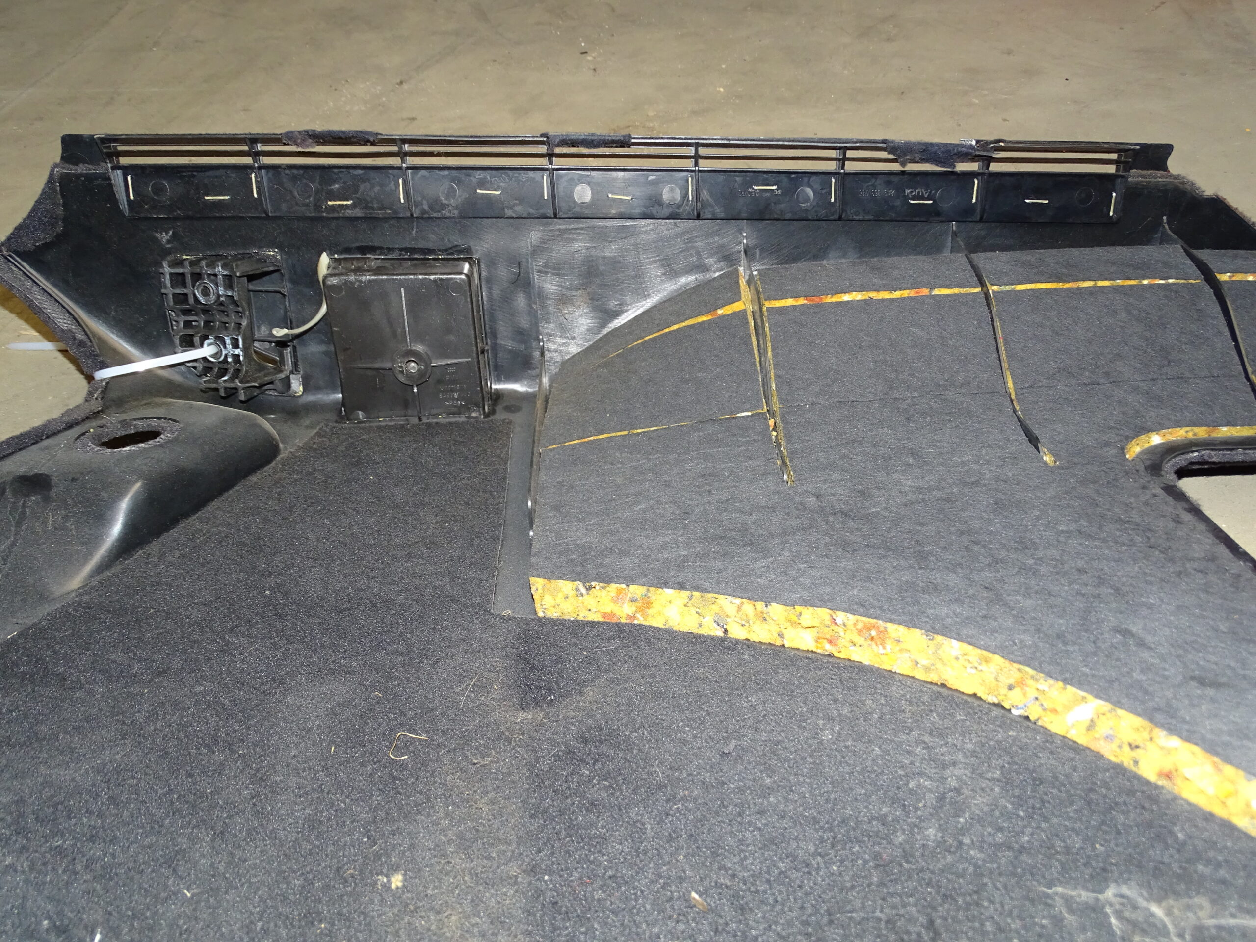 8A9863879 Audi 80 B4 Avant Kofferraumverkleidung Laderaumverkleidungen Seitenteile Kofferraum Links – Bild 9