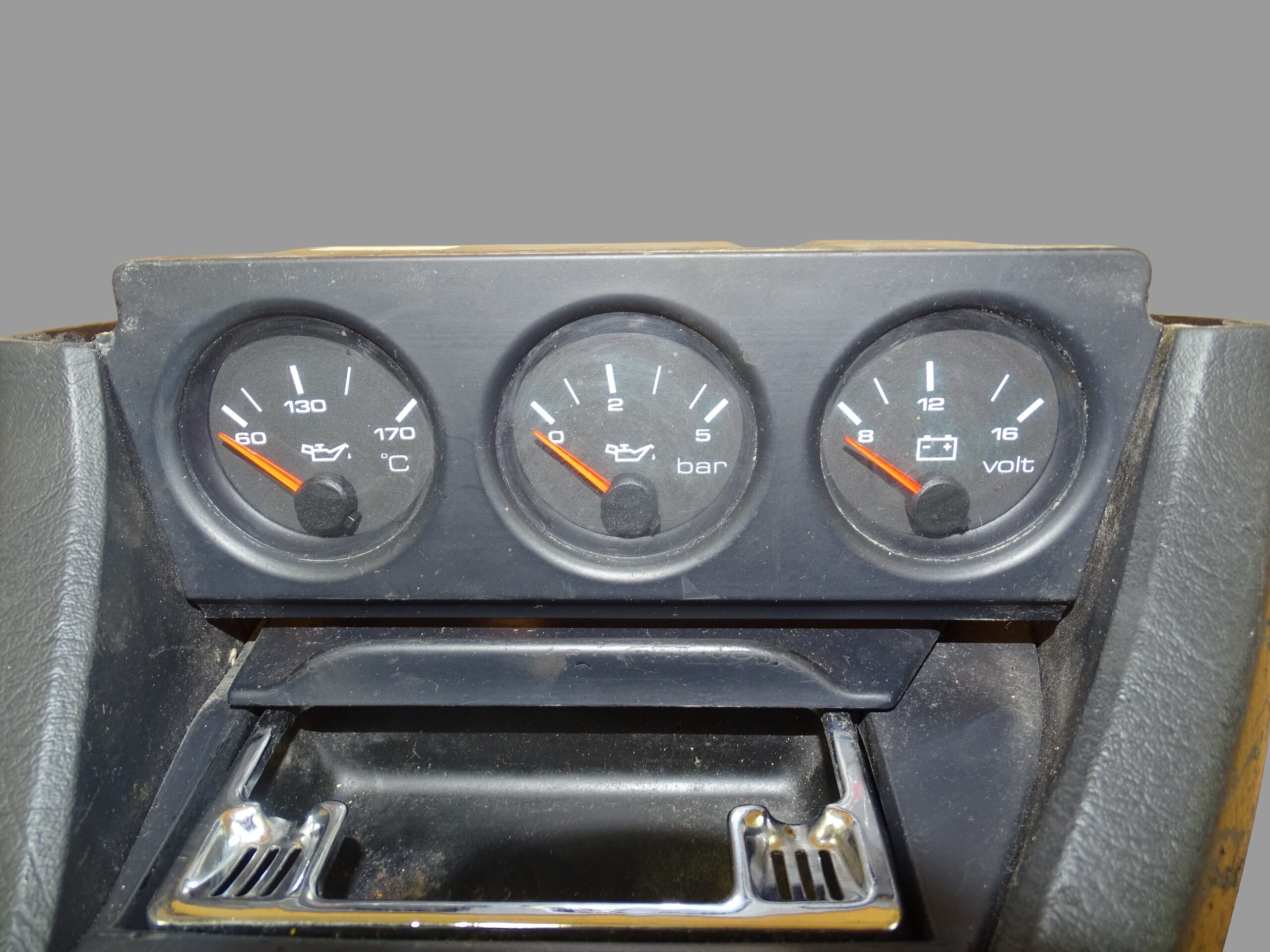 8A1863243D Audi 80 90 B3 B4 Cabrio Coupe Typ 89 Mittelkonsole Schwarz mit Zusatzinstrumente – Bild 4