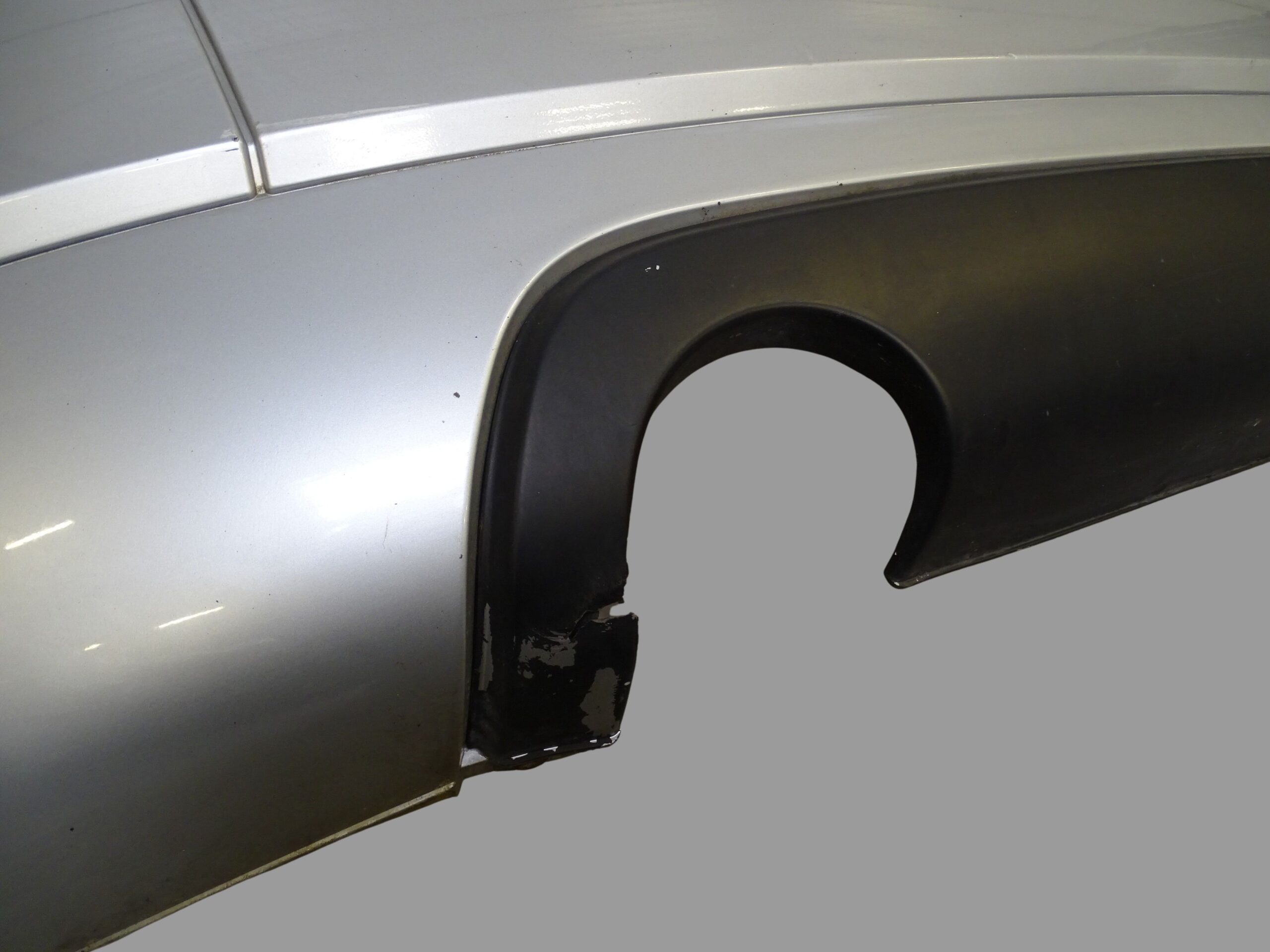 8N0807511A Audi TT Coupe 8N Stoßstange Stoßfänger Hinten Lichtsilber Metall (Farbcode:Y7W) – Bild 4