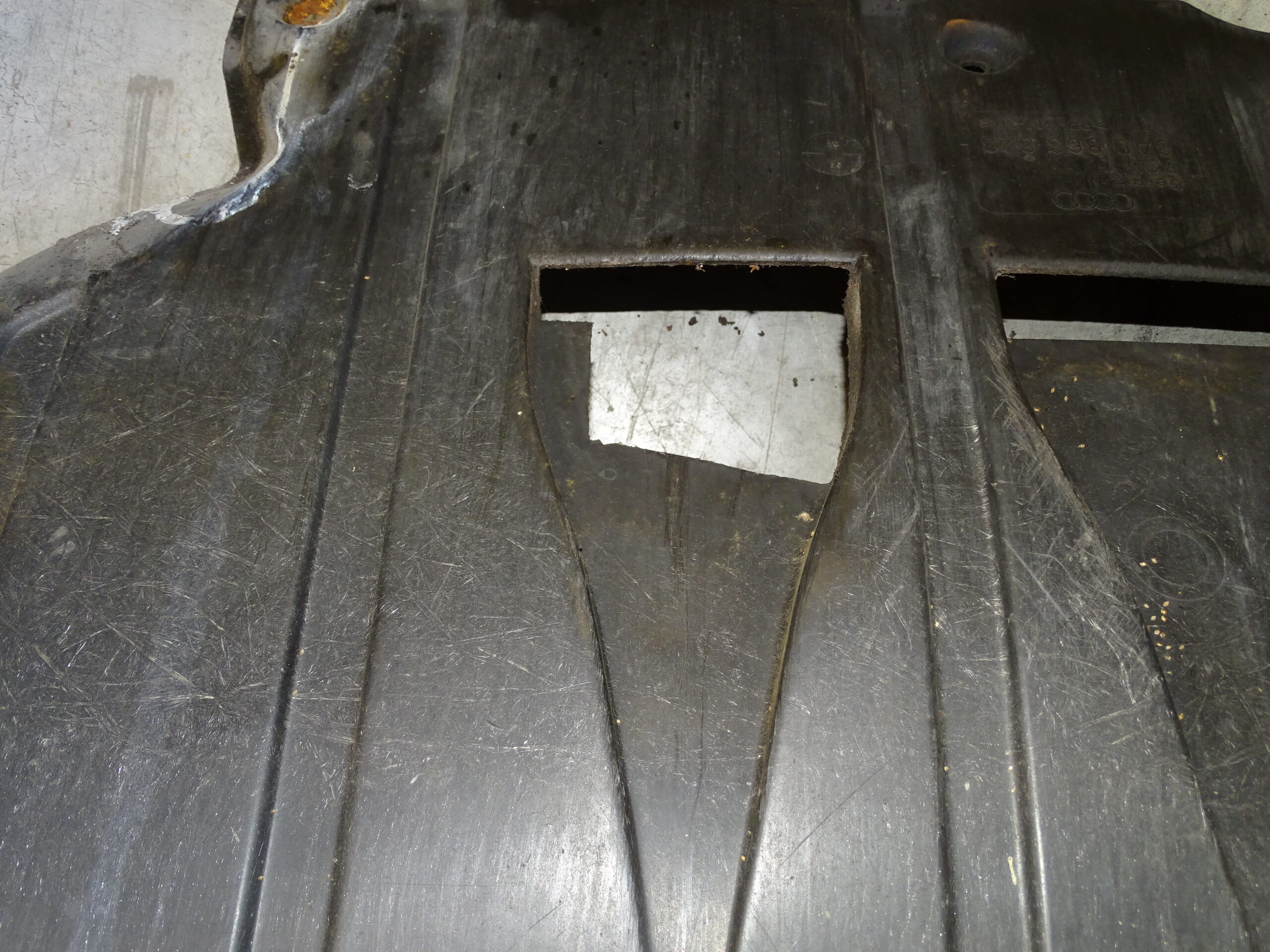 8A0863823L Audi 80 Cabrio Coupe S2 Geräuschdämpfung Unterbodenschutz Unterfahrschutz Vorne – Bild 6