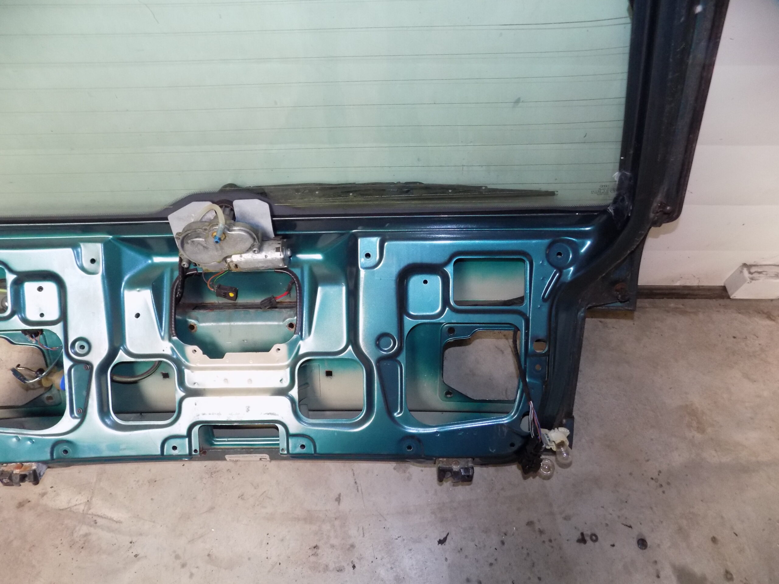 8A9827023A Audi 80 B4 S2 RS2 Avant Heckklappe Kofferraumklappe Kofferraumdeckel + Scheibe Grünton – Bild 5