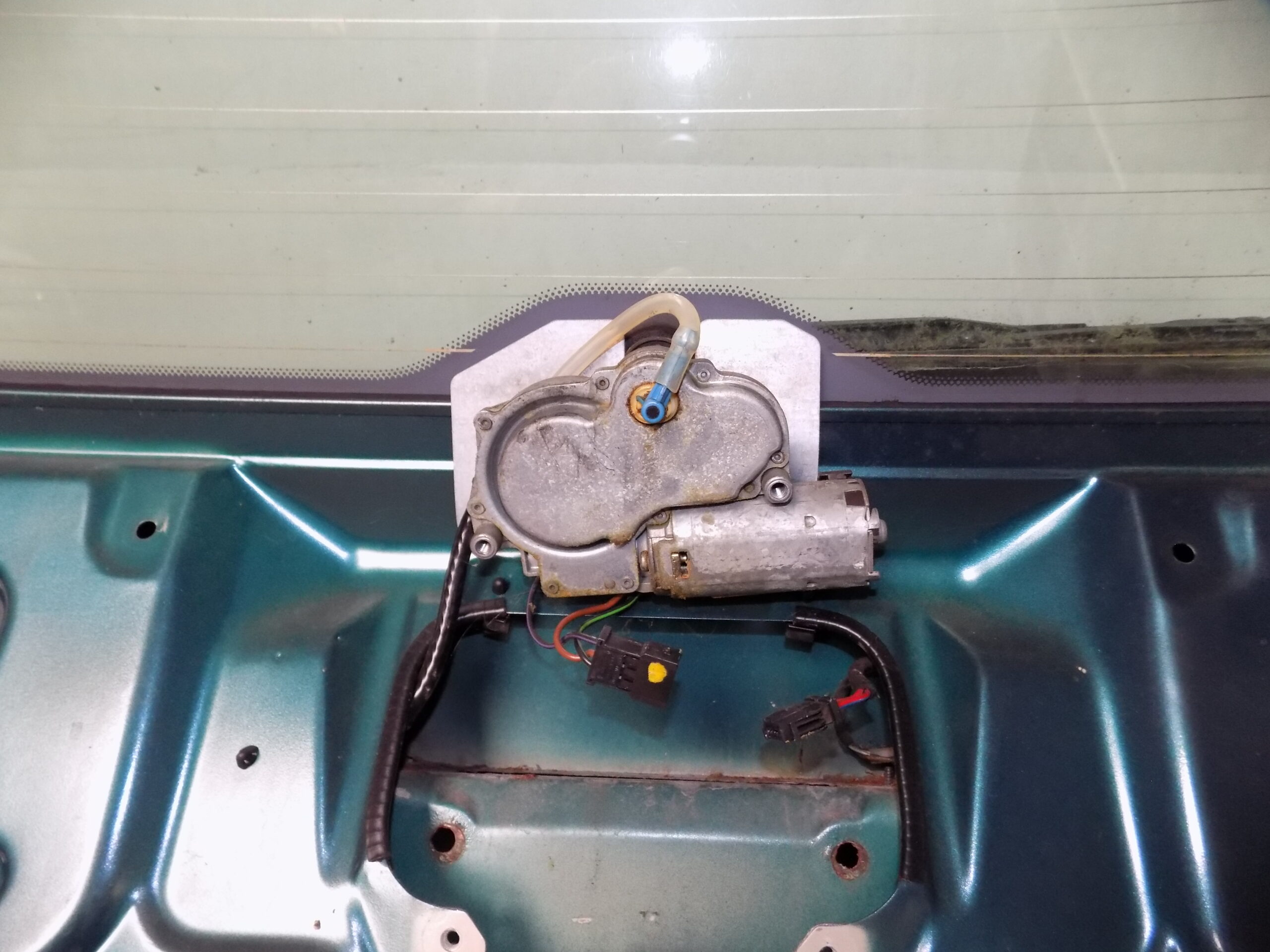 8A9827023A Audi 80 B4 S2 RS2 Avant Heckklappe Kofferraumklappe Kofferraumdeckel + Scheibe Grünton – Bild 13