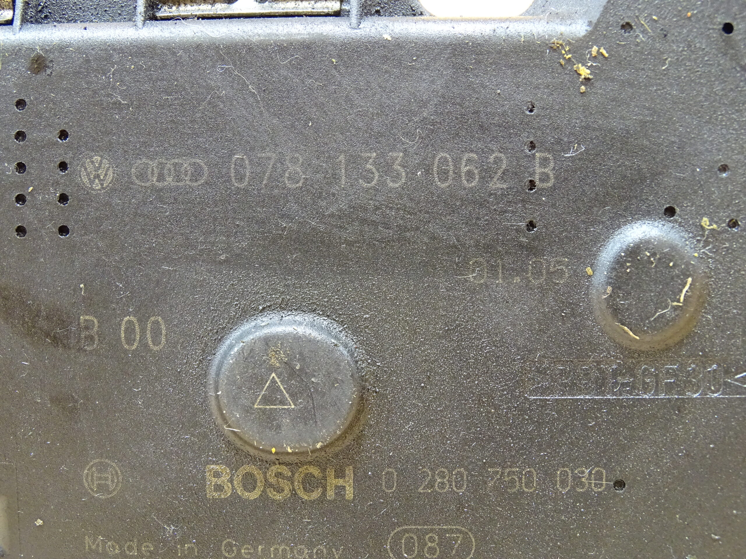 078133062B Audi A4 A6 VW Passat Skoda 2.4-3.0 Liter Drosselklappe Drosselklappenstutzen – Bild 4