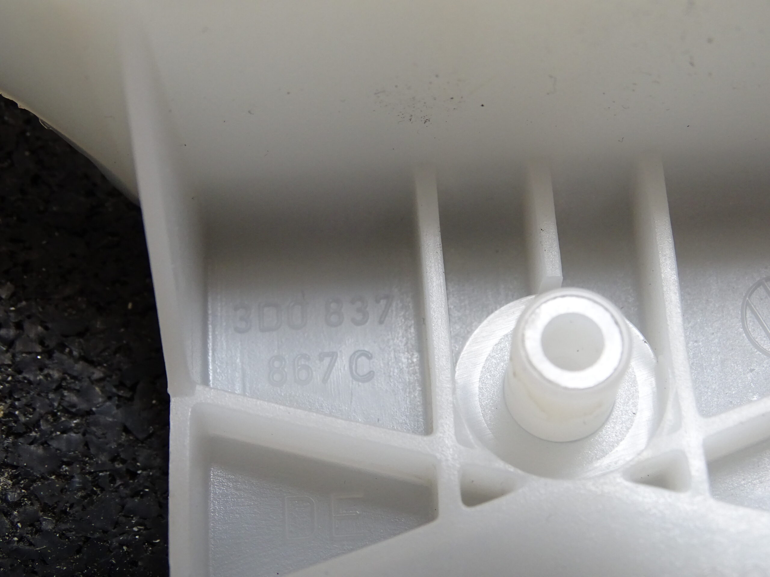 3D0837867C VW Caddy 2K MK3 Türschloss Haltebügel vorne links – Bild 4