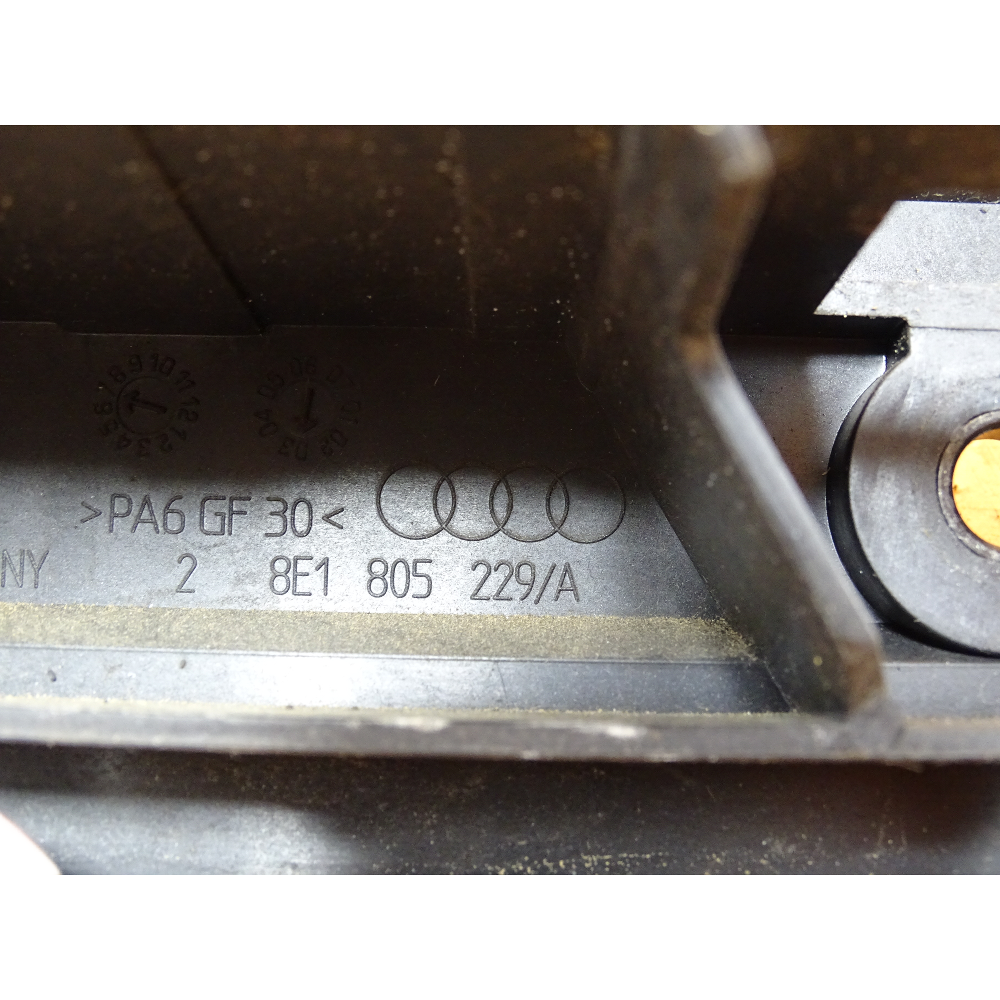 8E1805229A Audi A4 B7 8E Seat Exeo 3R ST Halter Batterie Batteriekasten Batteriehalterung Halterung – Bild 5